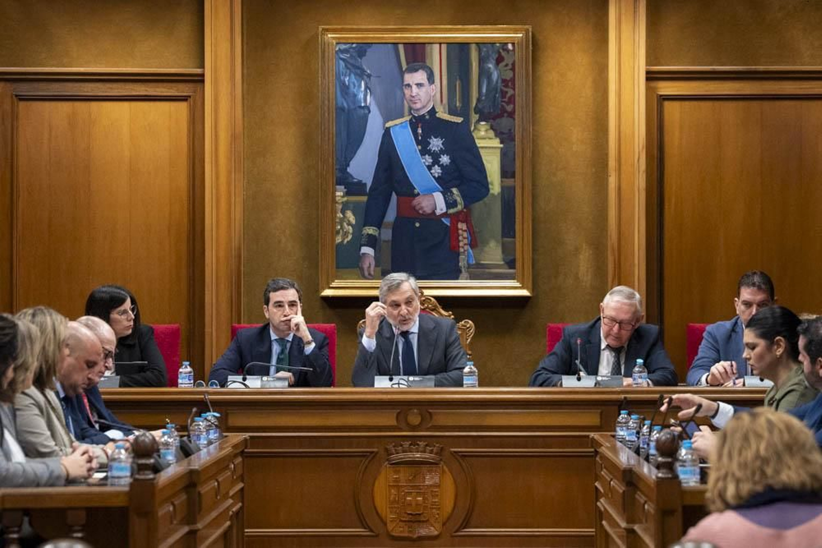 Las imágenes del primer pleno en Diputación sin Javier Aureliano García