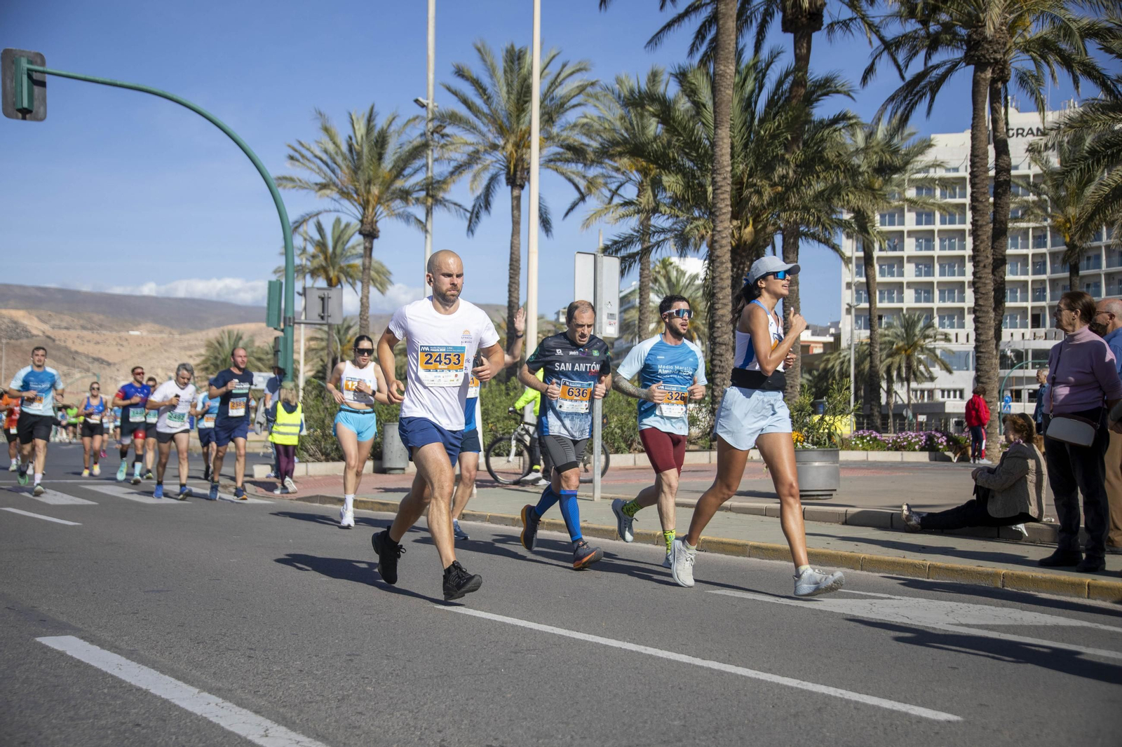 El Medio Maratón de Almería 2025, en imágenes