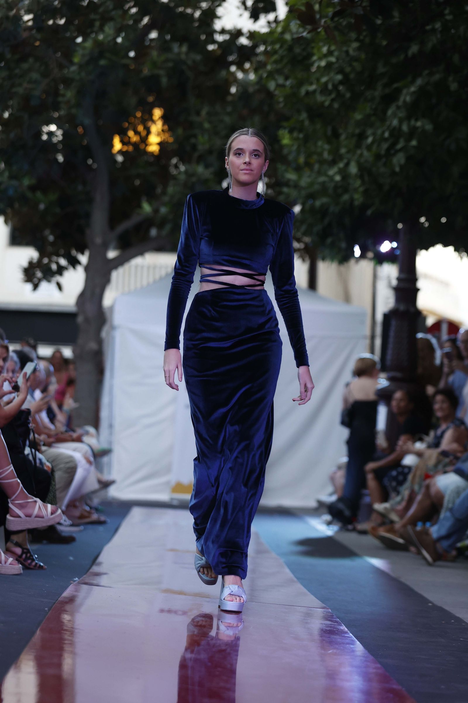 Las imágenes del Desfile de Jóvenes Diseñadores en la Plaza de la Magdalena