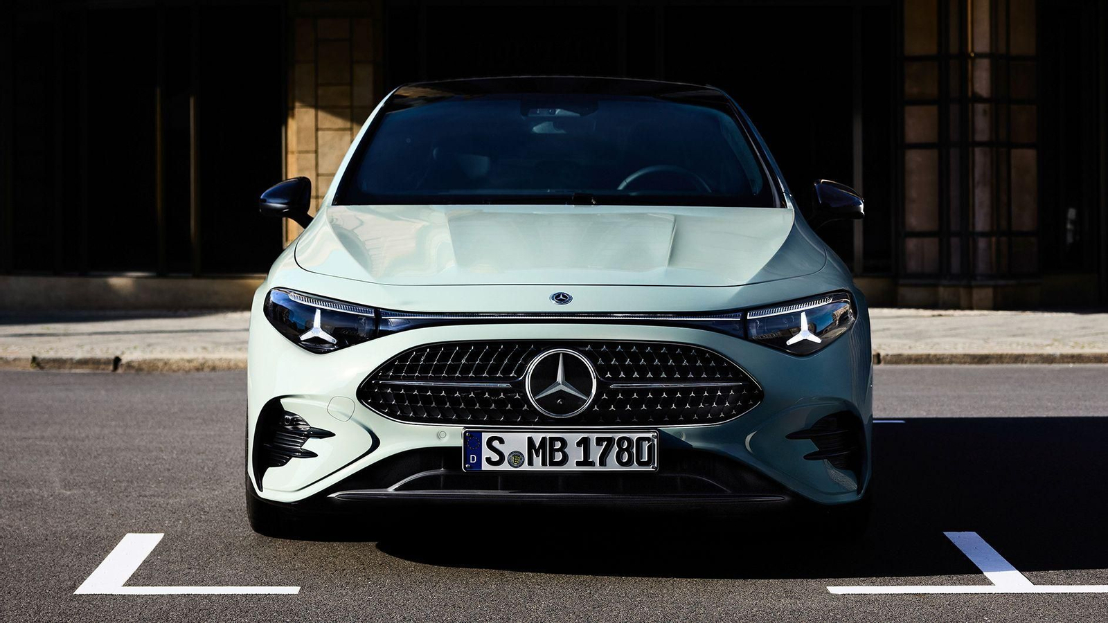 Mercedes-Benz lanza en España el nuevo CLA con tecnología híbrida