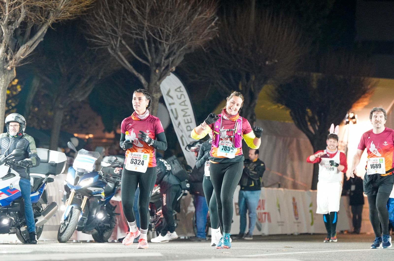 En imágenes: búscate en tu llegada a meta de la Carrera de San Antón 2026 (5)
