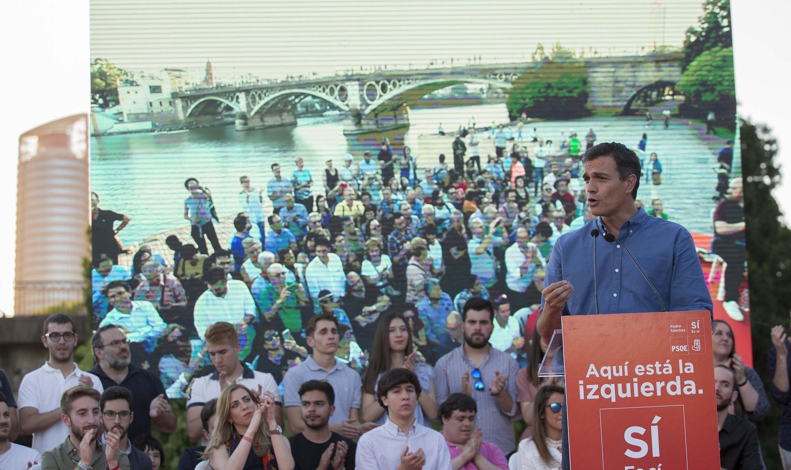 El acto de campaña de Pedro Sánchez en Sevilla, en imágenes