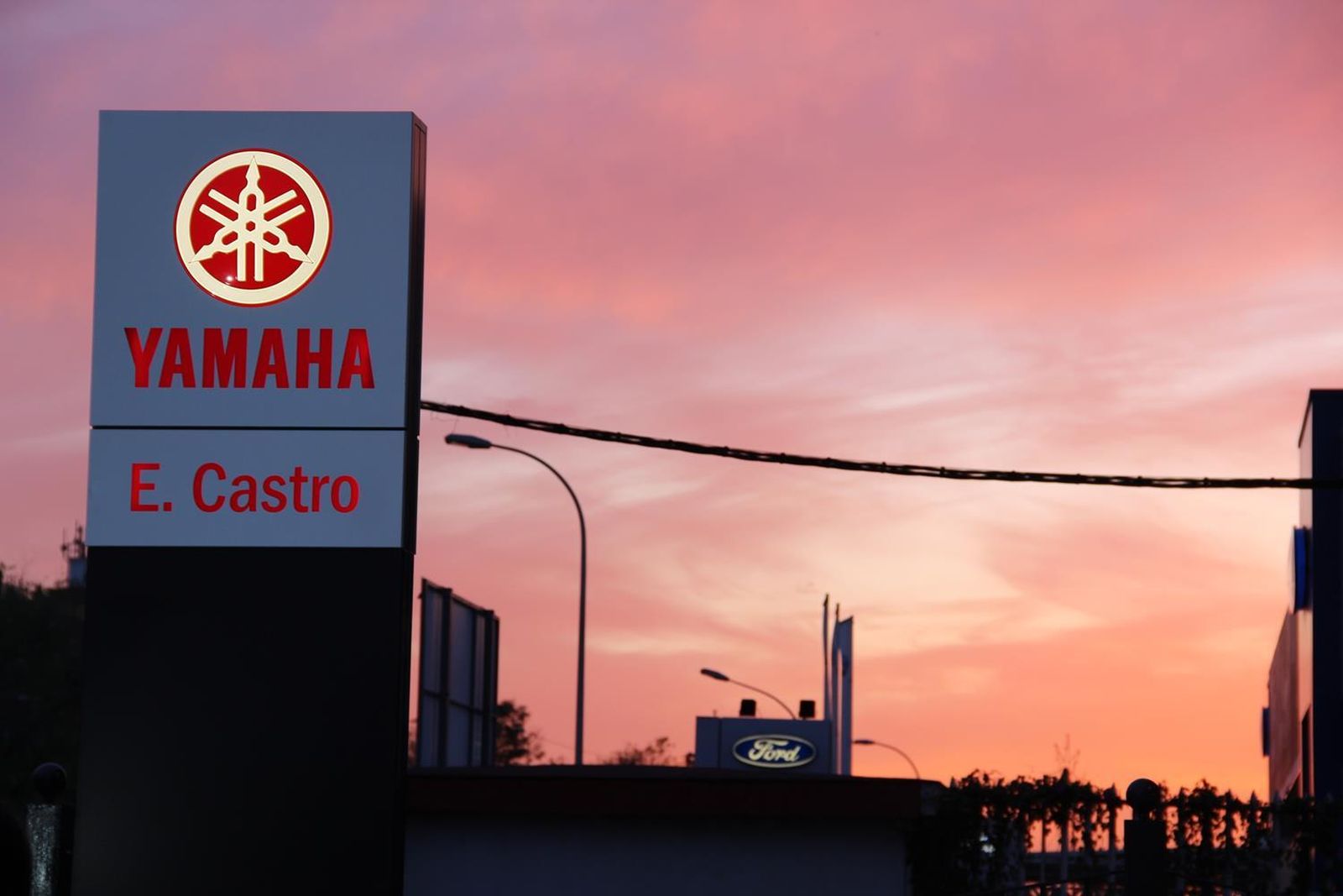 Yamaha E. Castro Motos inaugura sus nuevas instalaciones en Sevilla