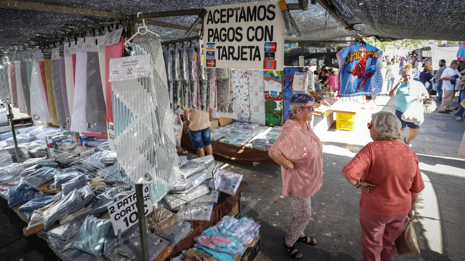 Así está el mercadillo de los lunes de Jerez, en imágenes