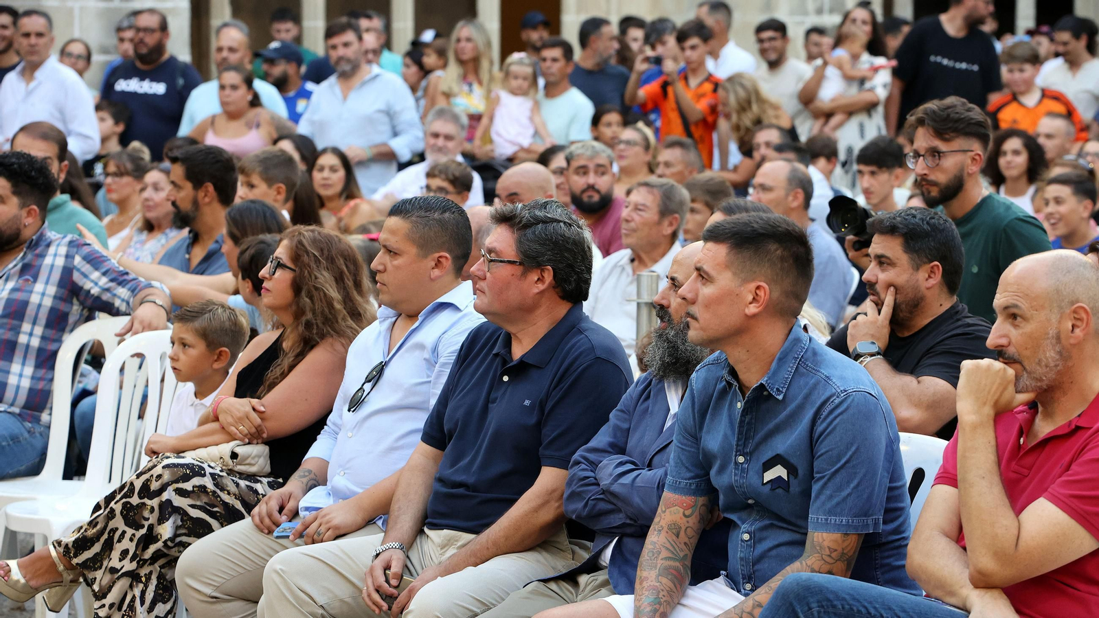 Imágenes de la presentación de las camisetas del Xerez CD