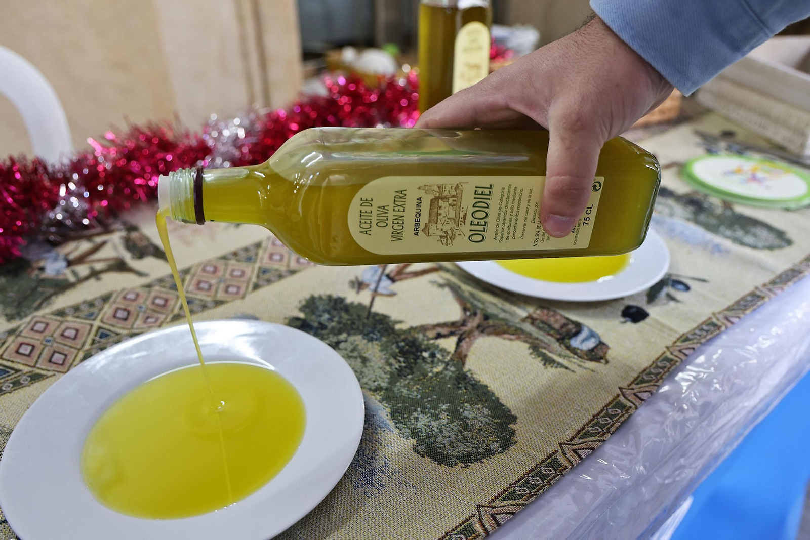 Imágenes de la XIV Muestra de Aceites, Quesos y Conservas en Aceite de la provincia de Huelva