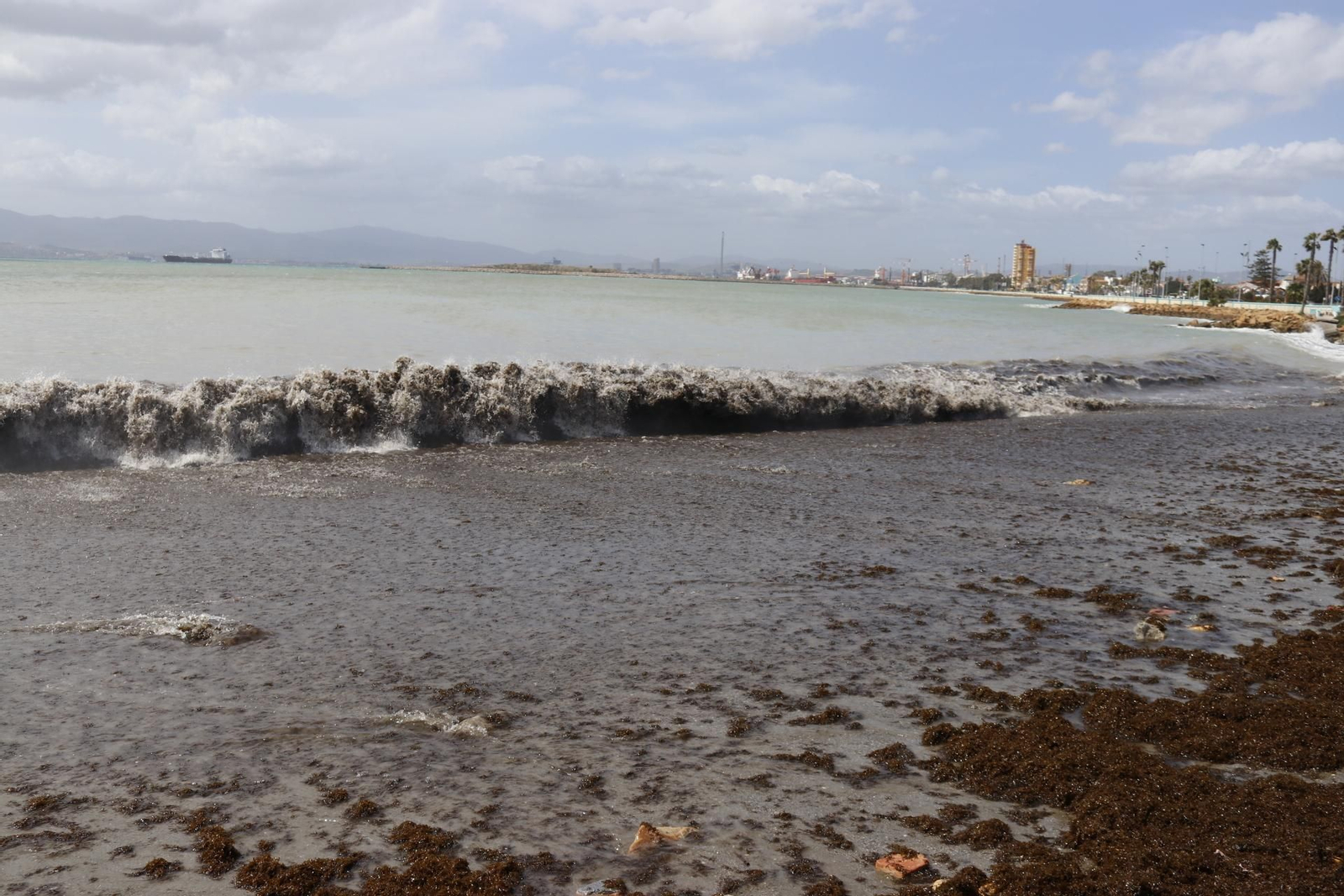 Los efectos del temporal de Levante en La Línea