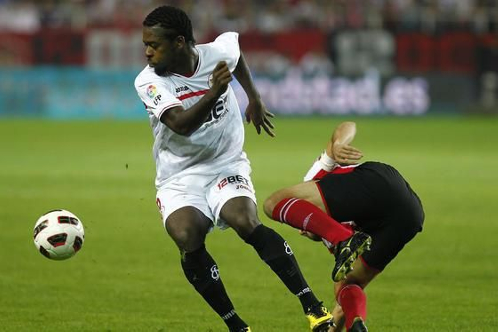 El Sevilla vence 4-3 al Athletic de Bilbao en el Sánchez Pizjuán con dos goles de Luis Fabiano y dos de Kanoute de penalti. / Antonio Pizarro