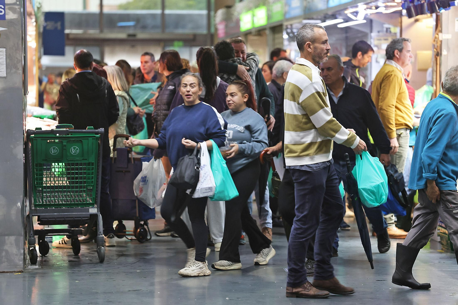 Imágenes de la lluviosa mañana de sábado en Huelva