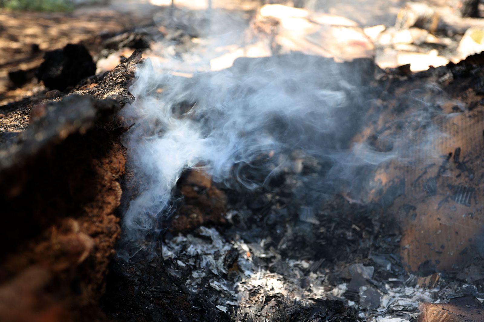 Imágenes del incendio de chabolas en Lucena del Puerto
