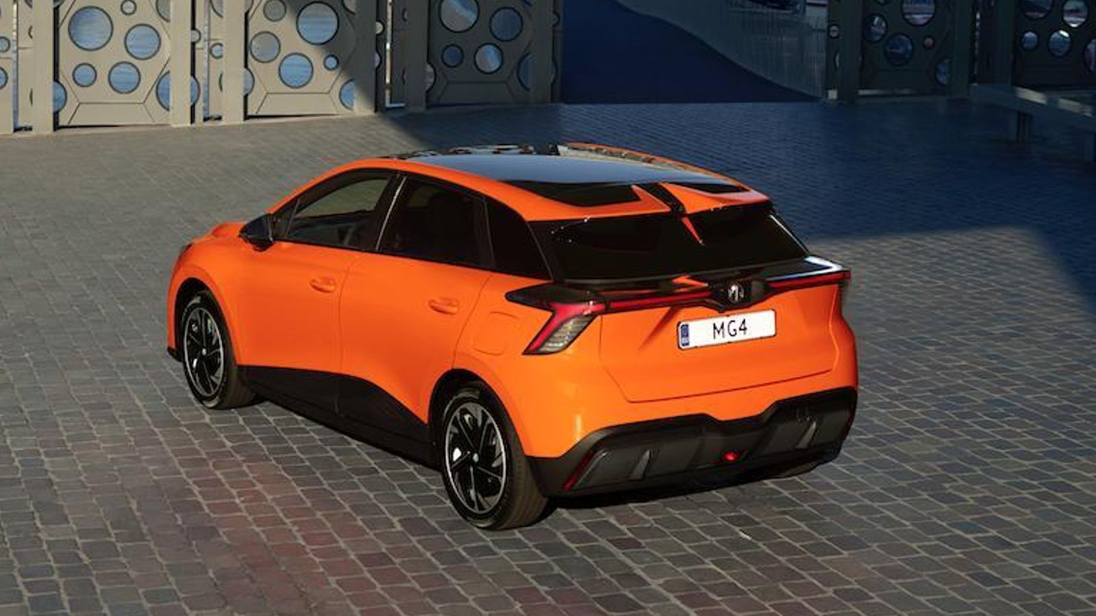 Entre los elementos de diseño más característicos del MG4 está el doble alerón superior o la firma lumínica de sus pilotos en forma de Y.