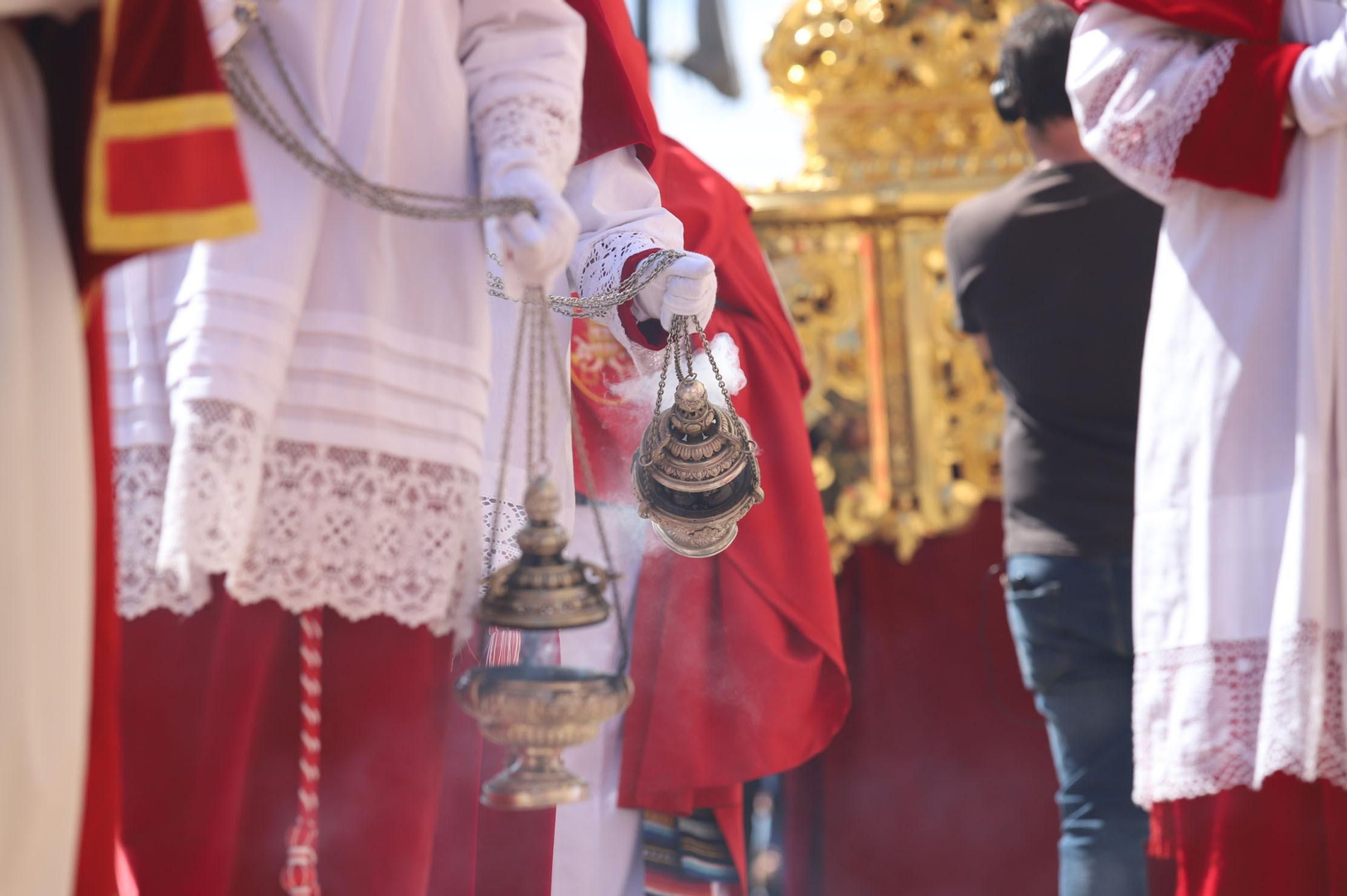 Imágenes del recorrido de la Borriquita  por las calles de Huelva