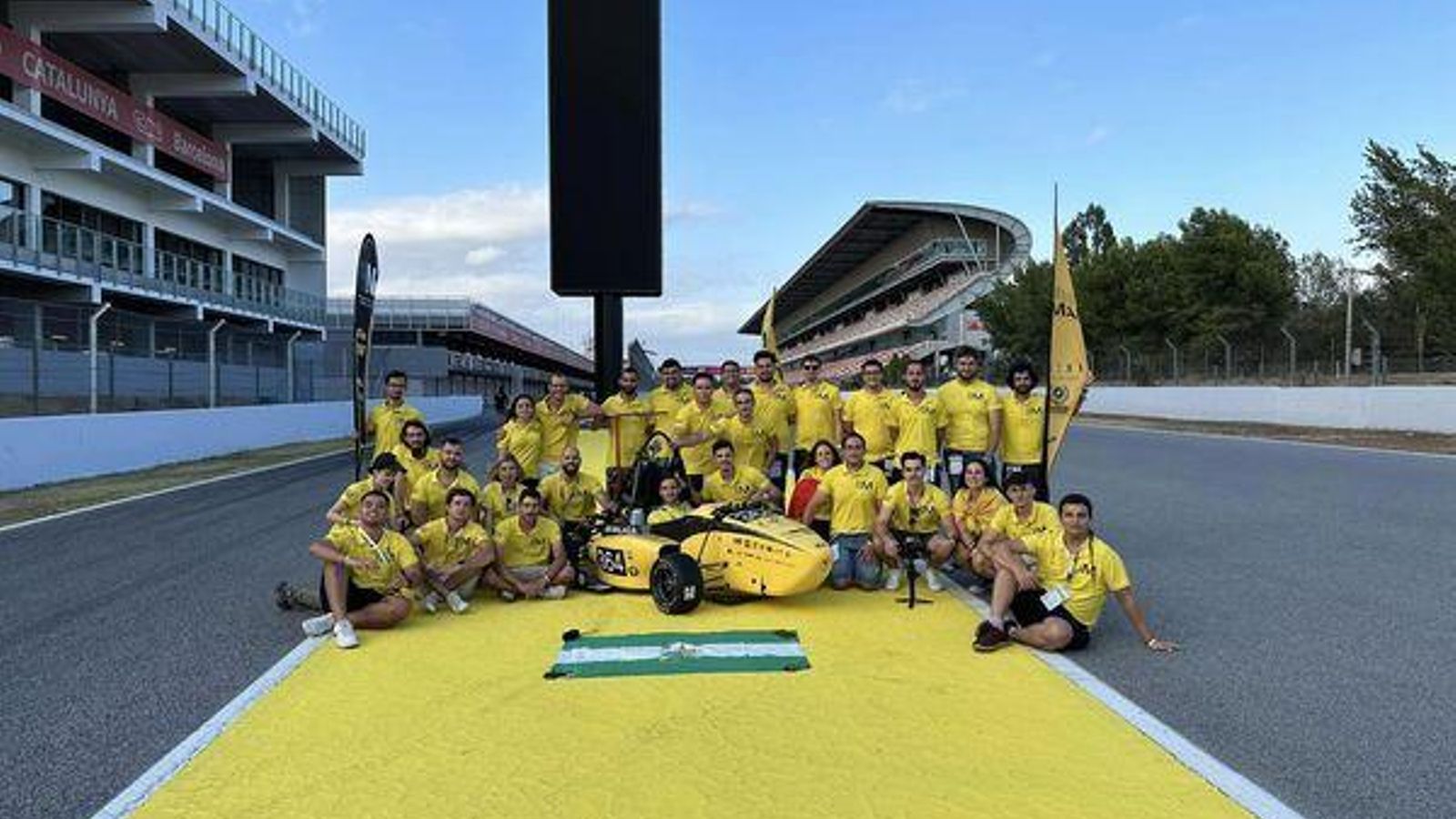 El equipo de MART que ha asistido a las competiciones. El equipo de MART que ha asistido a las competiciones.