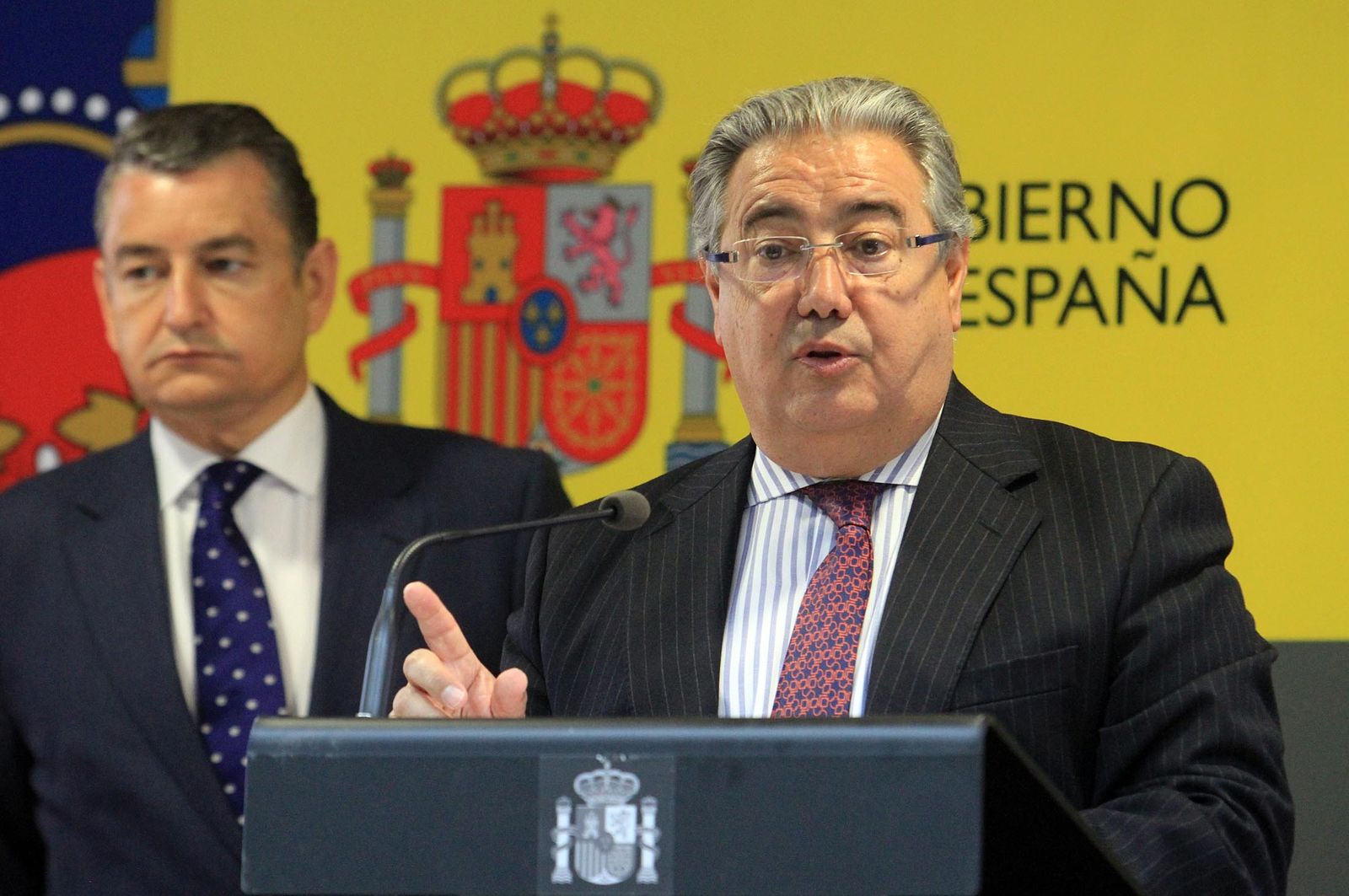 Juan Ignacio Zoido, ministro del Interior, presenta en la Comandancia de la Guardia Civil la nueva versión de AleryCops y el dispositivo del Rocío y posteriormente acude a la Diputación de Huelva para visitar la exposición sobre el terrorismo, en imágenes