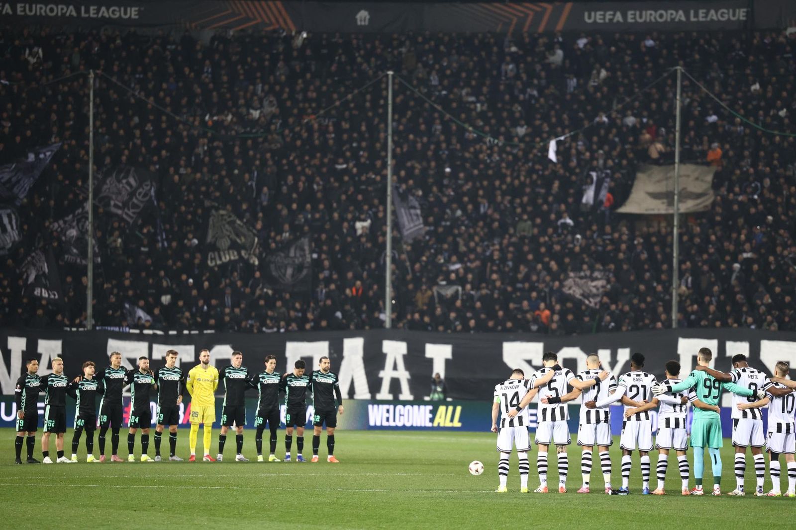 Minuto de silencio en Salónica en el partido PAOK-Betis