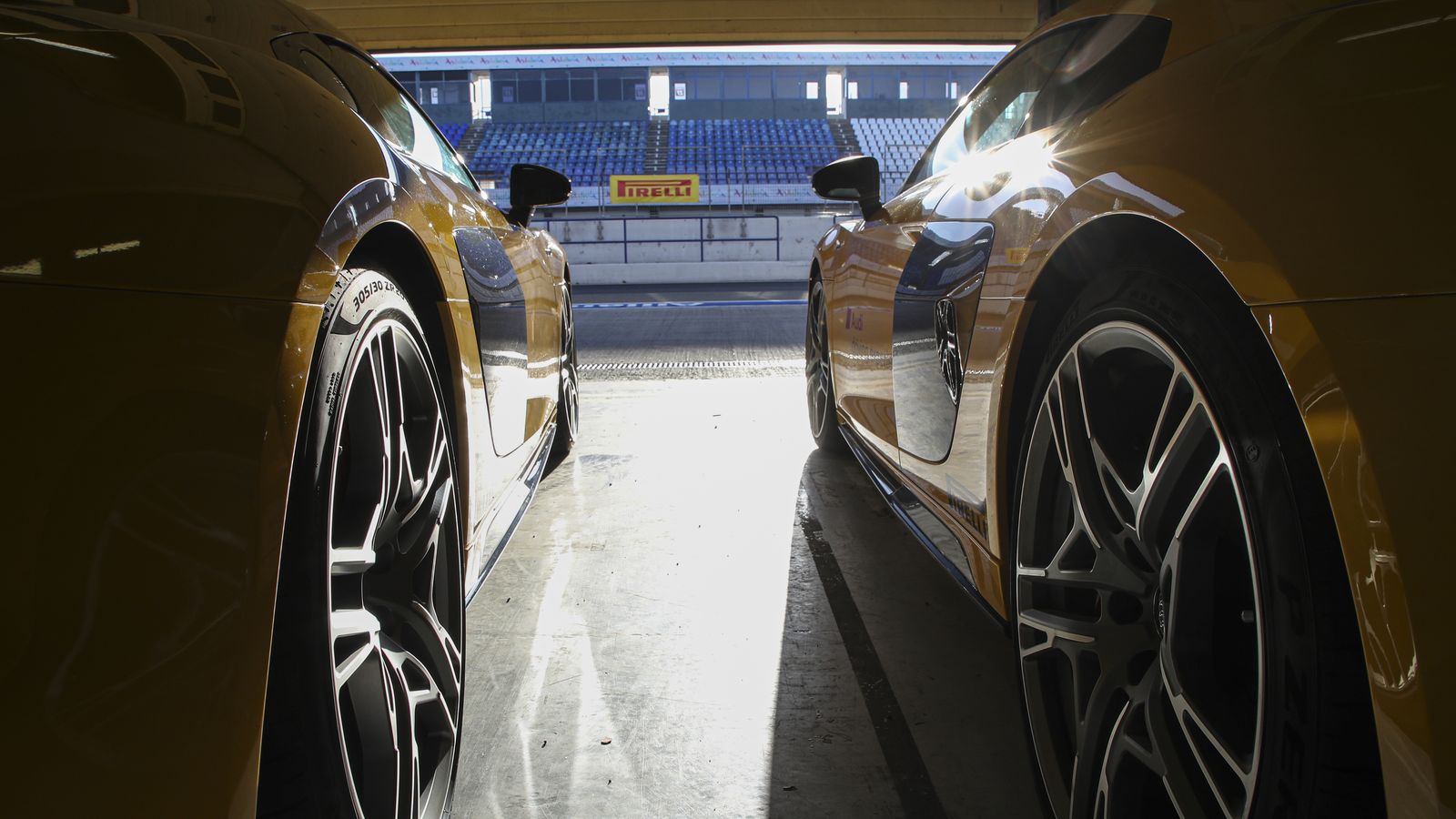 Los vehículos elegidos para este curso son el Audi RS 5 y el Audi R8 V10 Performance, dos modelos de 540 y 610 CV.