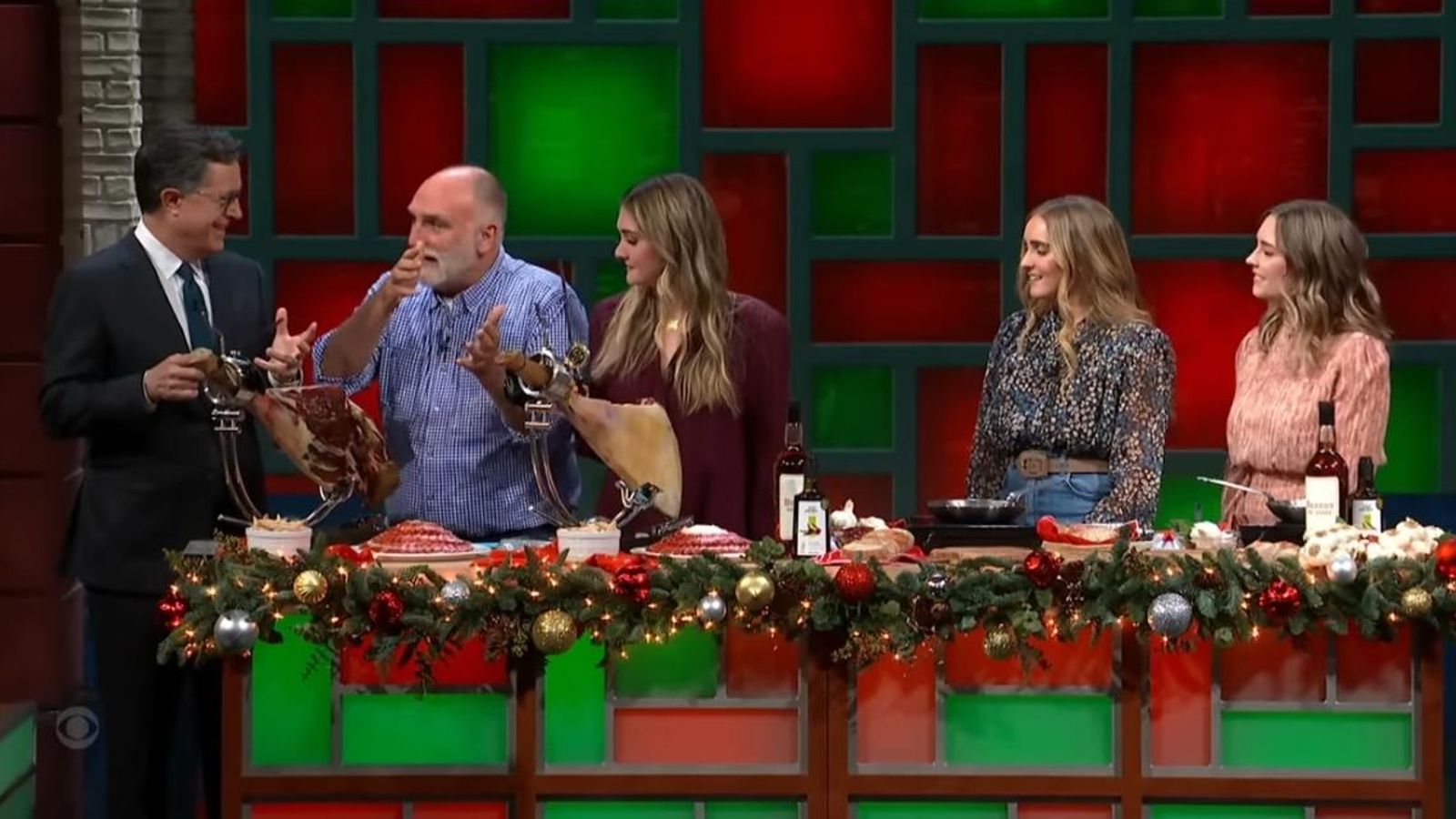 El chef José Andrés y sus hijas en el Late Show de Stephen Colbert El chef José Andrés y sus hijas en el Late Show de Stephen Colbert