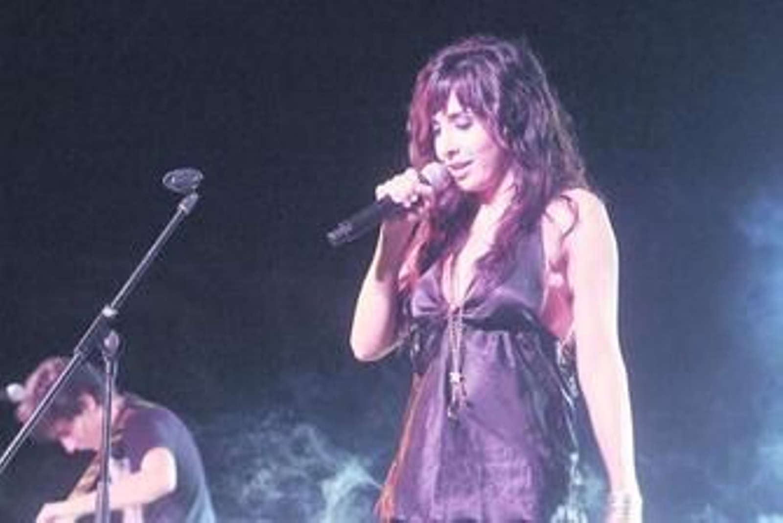 Patricia, vocalista de Calle París durante el concierto.