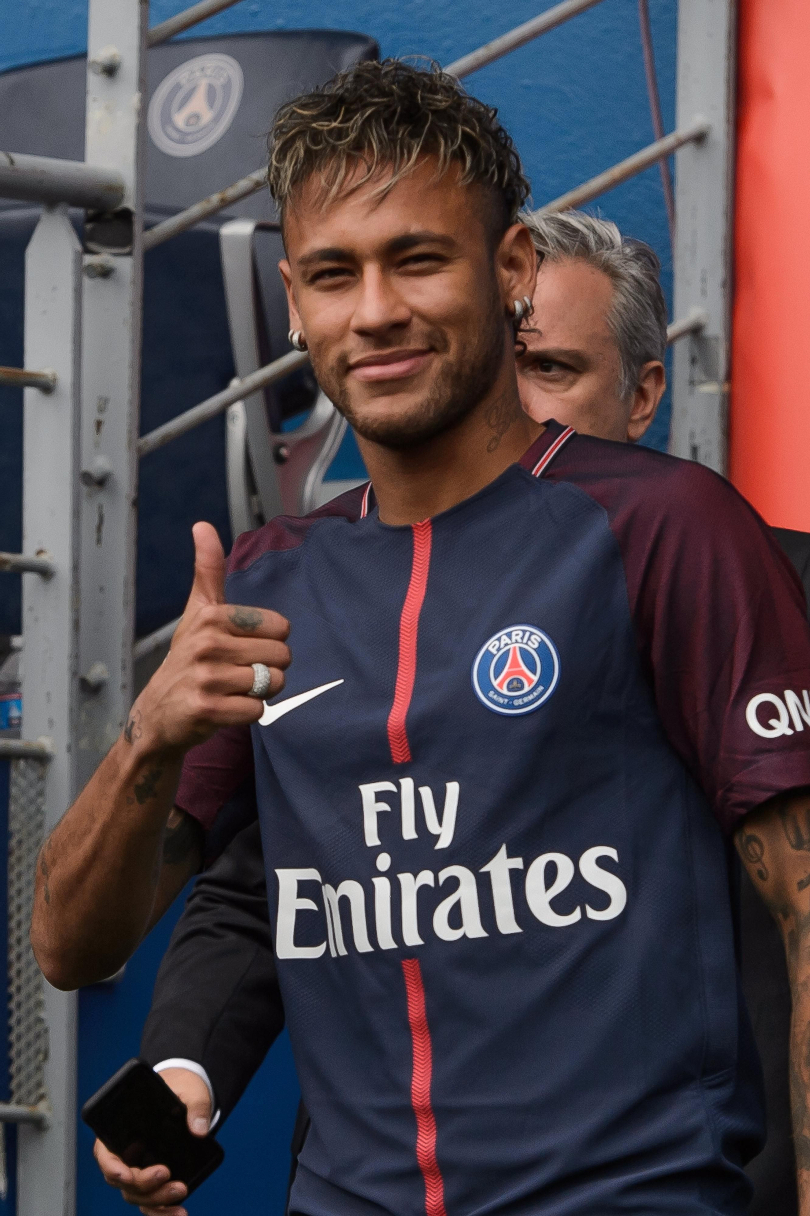 La presentación de Neymar con el PSG, en imágenes