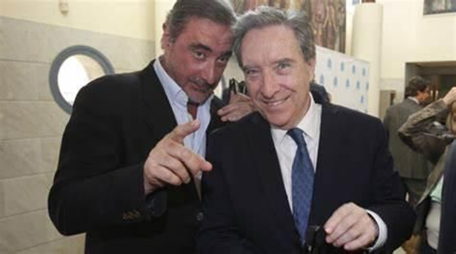 Carlos Herrera con Iñaki Gabilondo, en un acto en que el coincidieron. Carlos Herrera con Iñaki Gabilondo, en un acto en que el coincidieron.