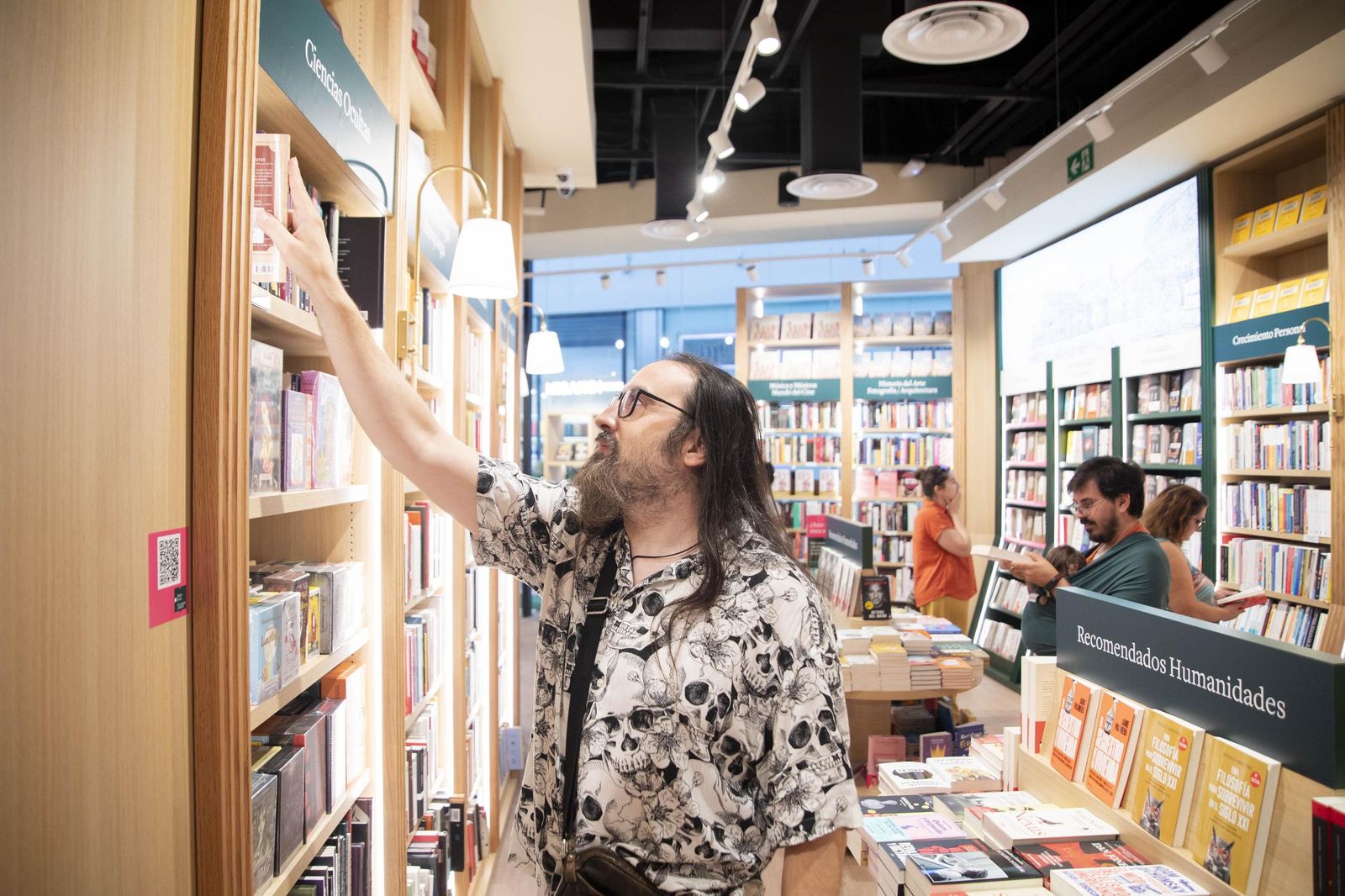 Las imágenes de la apertura de la Casa del Libro en el Centro Comercial Torrecárdenas de Almería