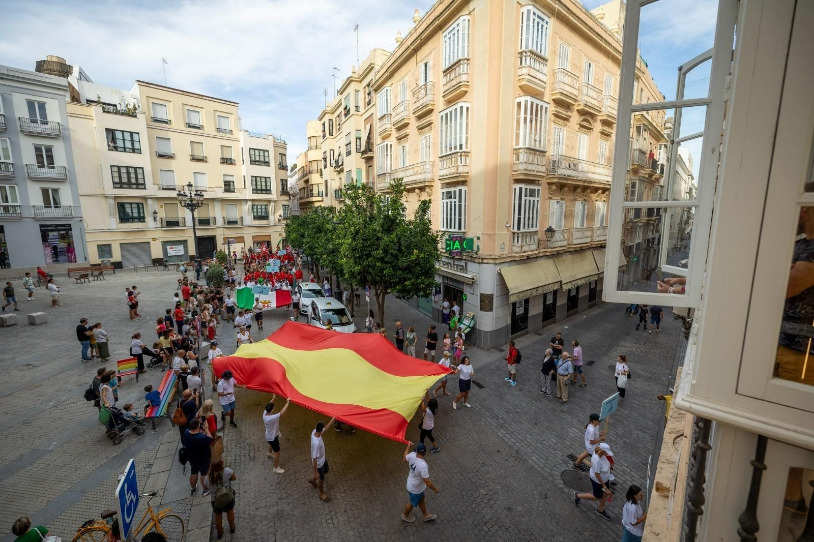 Las imágenes del desfile de tripulantes de la Gran Regata 2023 de Cádiz