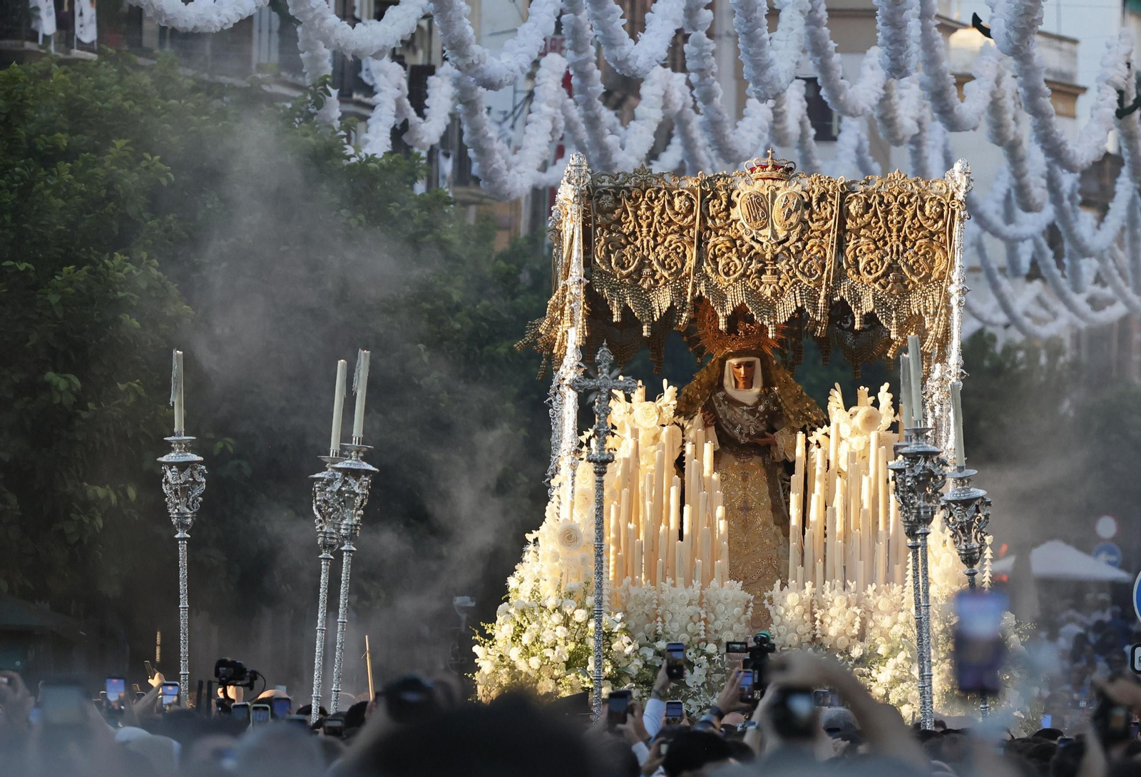 las imágenes de la procesión de la Esperanza de Triana a la Catedral