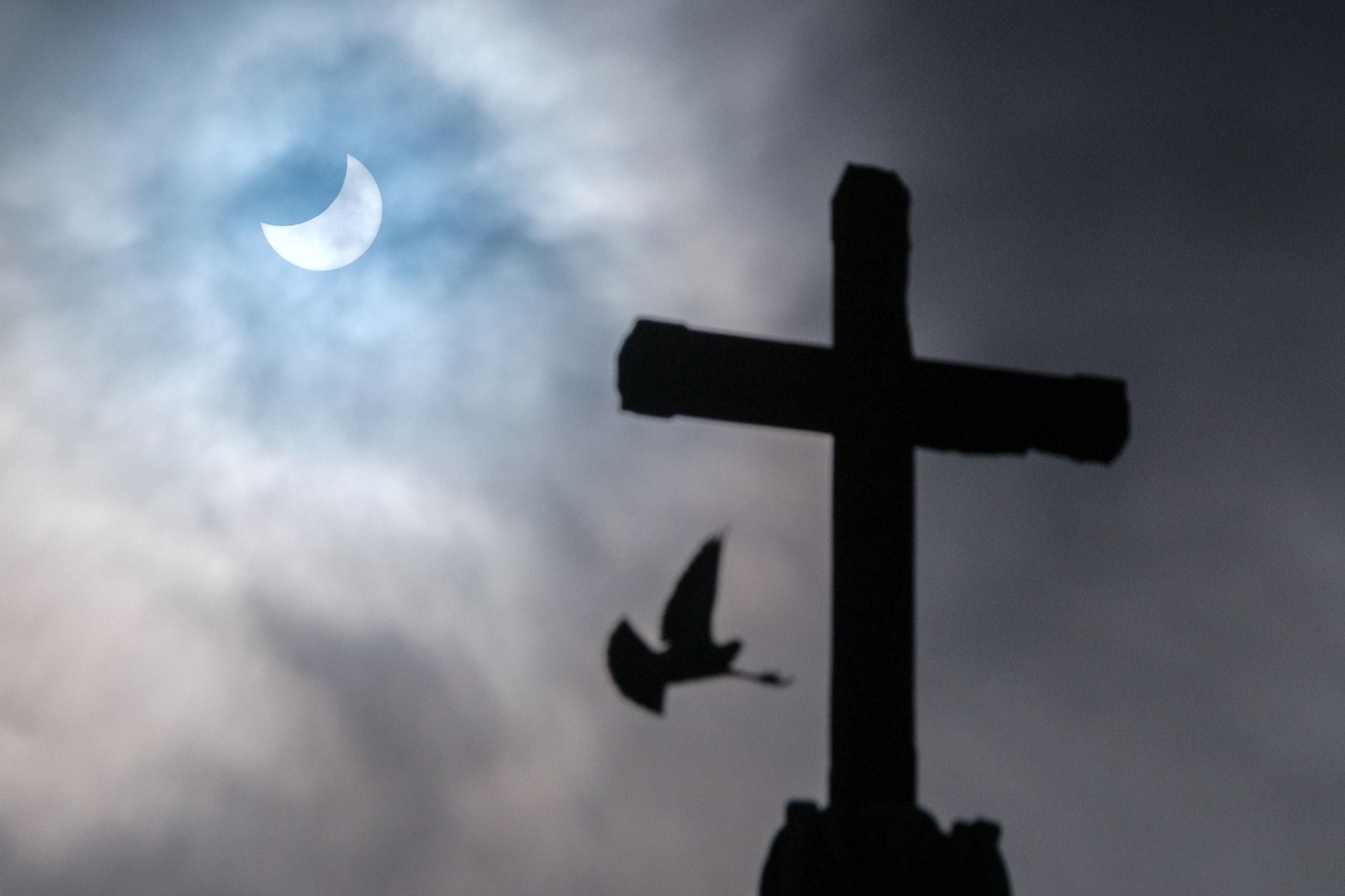 Las mejores imágenes del eclipse solar parcial que se ha podido ver desde Andalucía