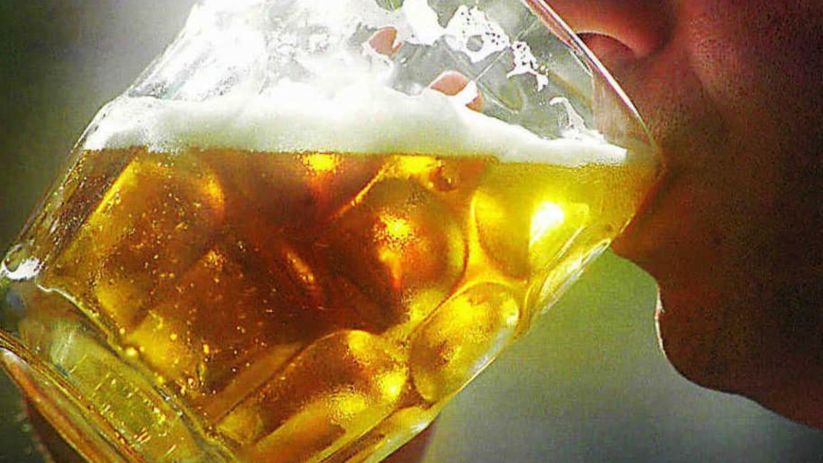 Sus características principales son la densidad, la cremosidad, la adherencia al vidrio y la estabilidad, pero todas estas características varían según el cereal empleado en su elaboración.