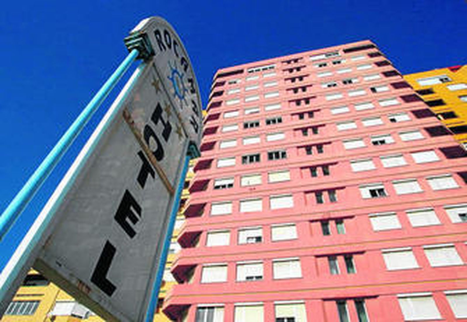 Imagen del Rocamar que tendrá que cambiar el cartel de hotel.