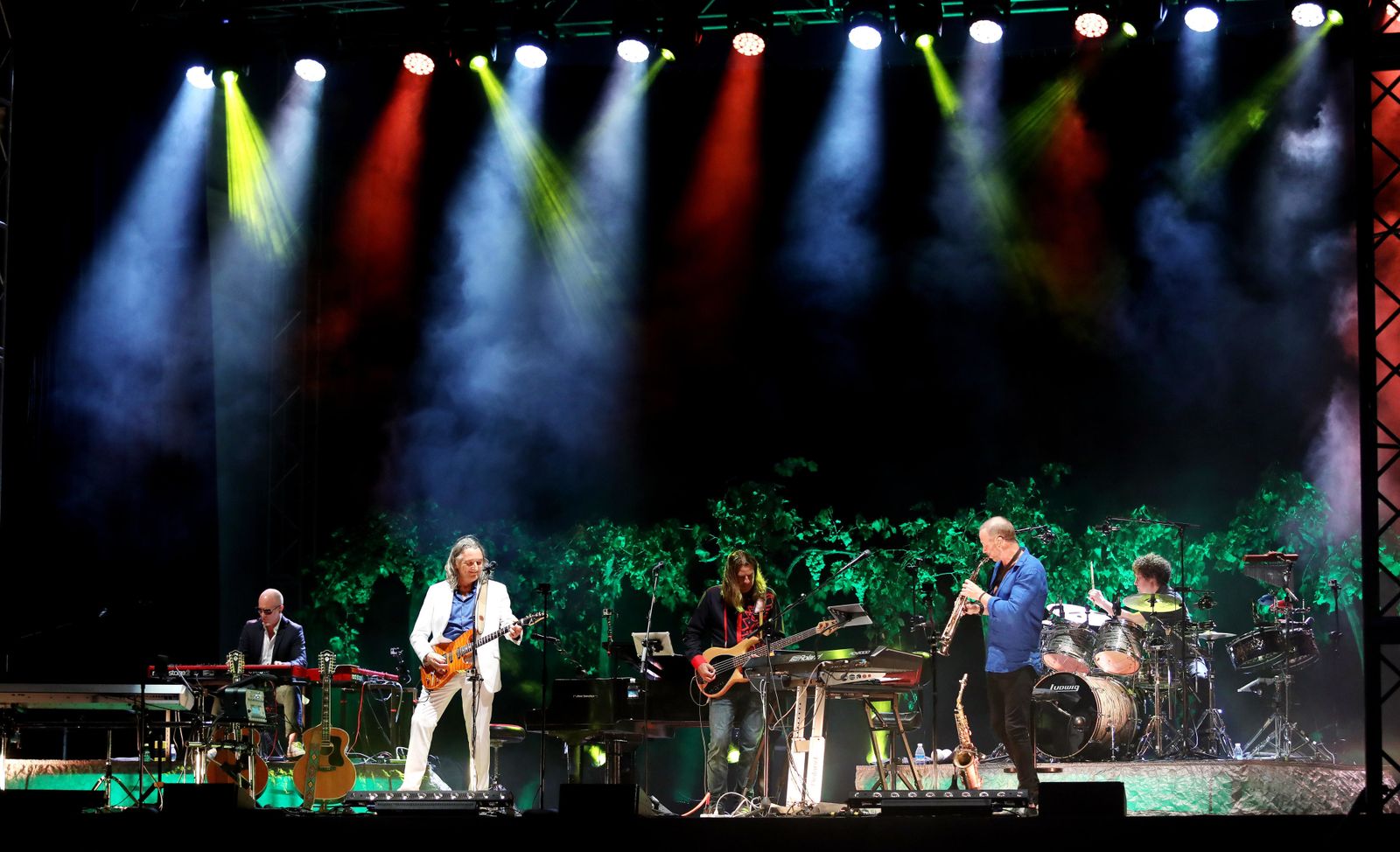 La banda al completo, en un momento de la noche.