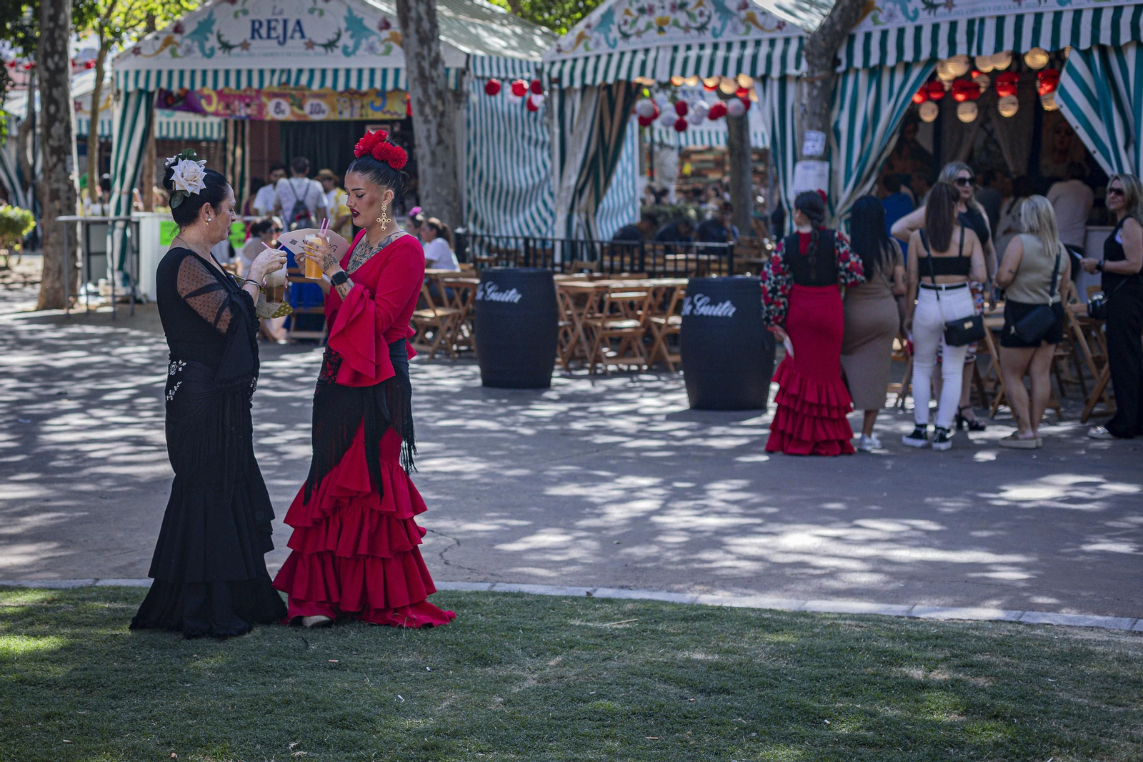 Búscate en las imágenes del Día de la Mujer de la Feria del Carmen y de la Sal de San Fernando