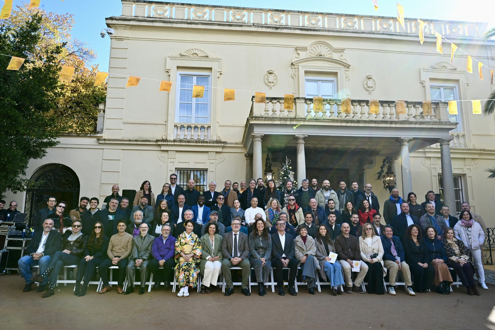 Fotografía de familia de la gala de entrega de los Soletes de Invierno en Granada.
