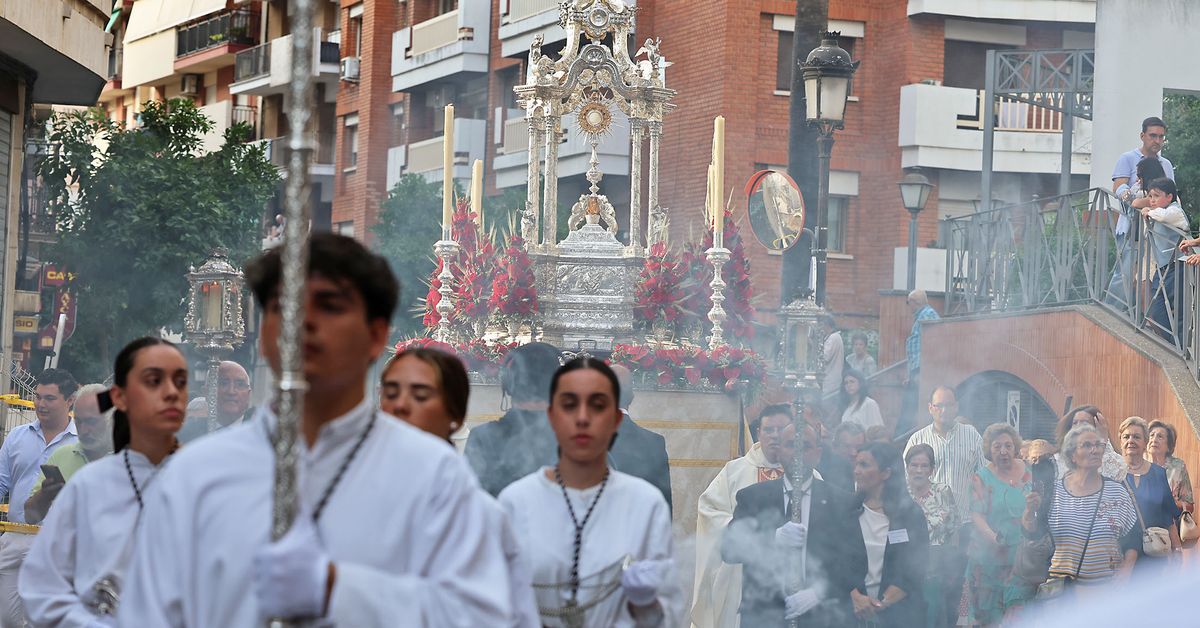 Imágenes de la procesión del Corpus Christi por las calles de Huelva