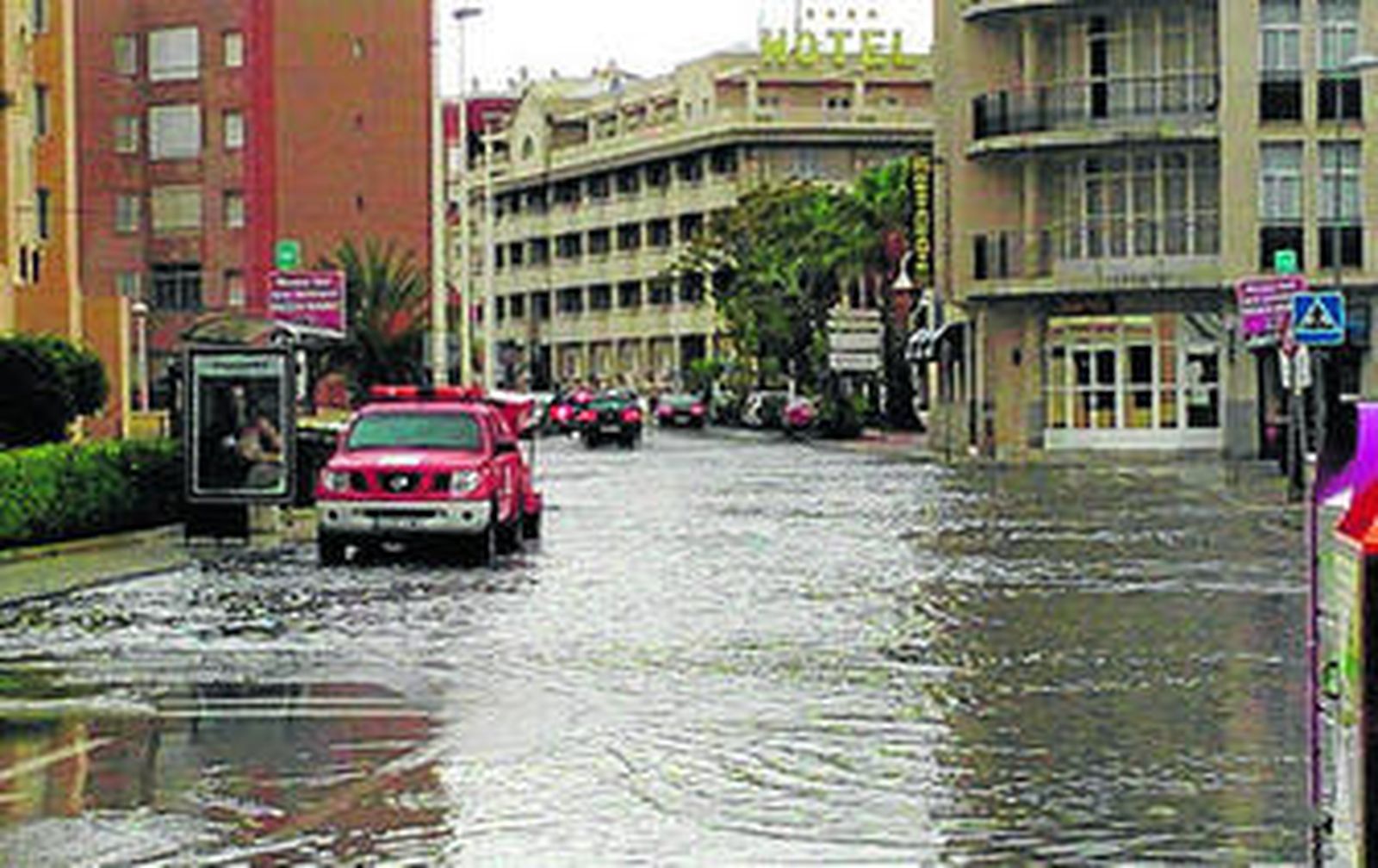 Imagen de una de las calles motrileñas ayer tras la lluvia.