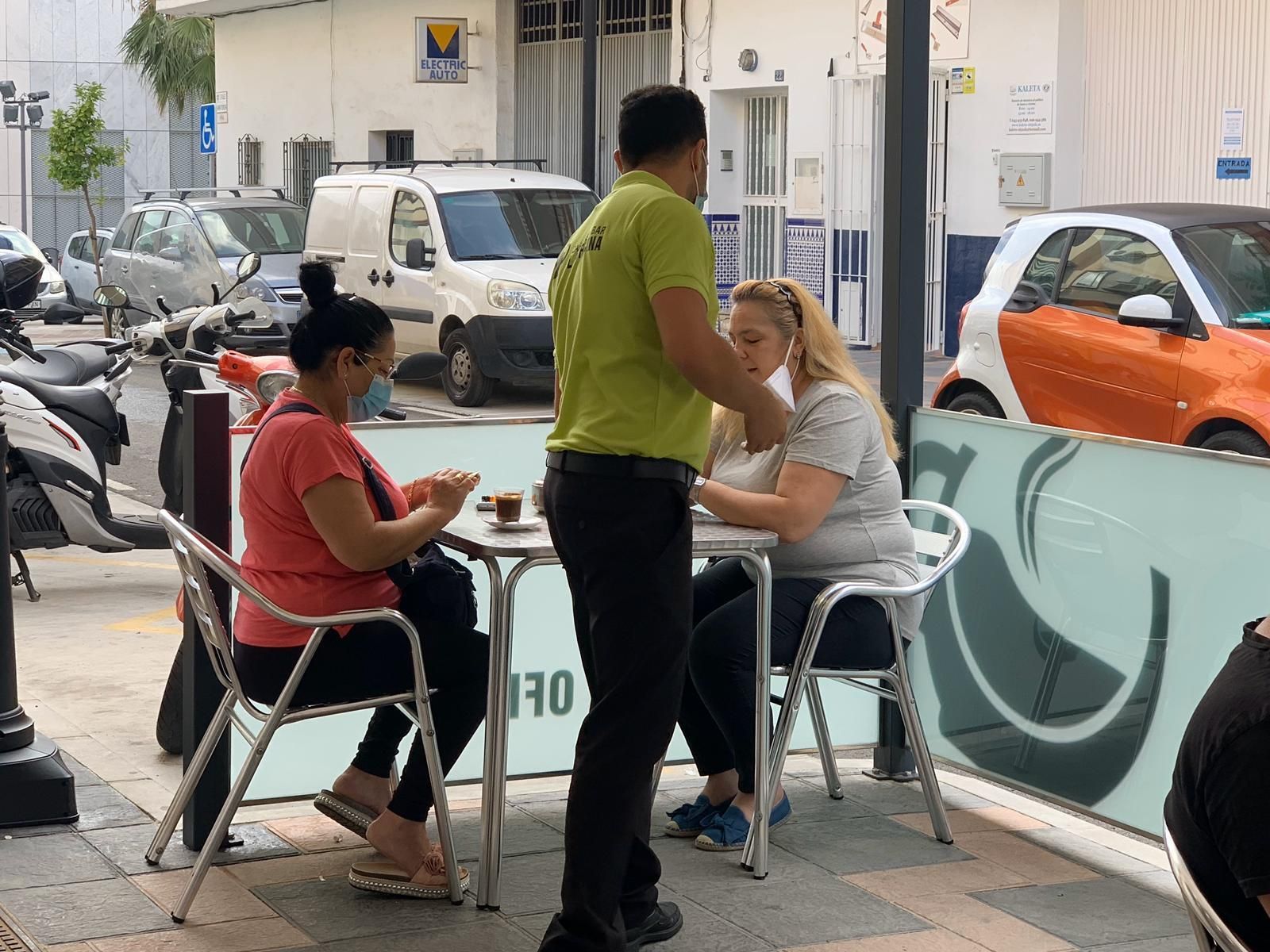 Vista de una terraza de hostelería en el municipio de Mijas.