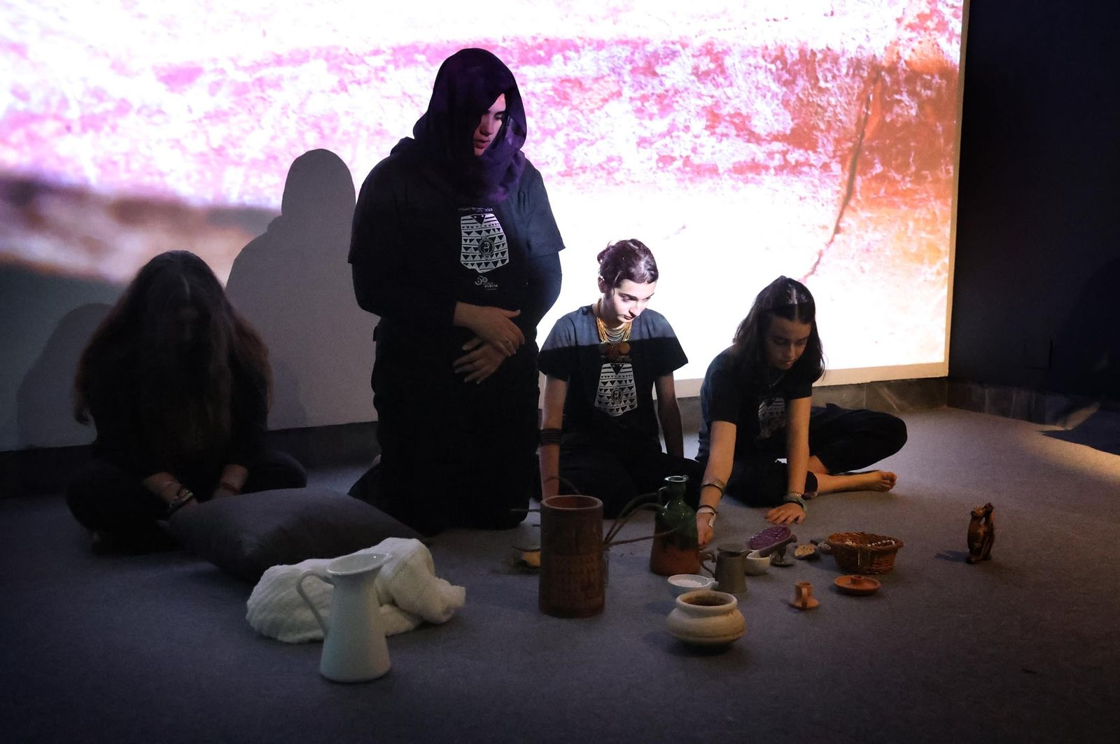 Imágenes de la lectura dramatizada de la obra "Una mirada a Saltés", en el museo de Huelva