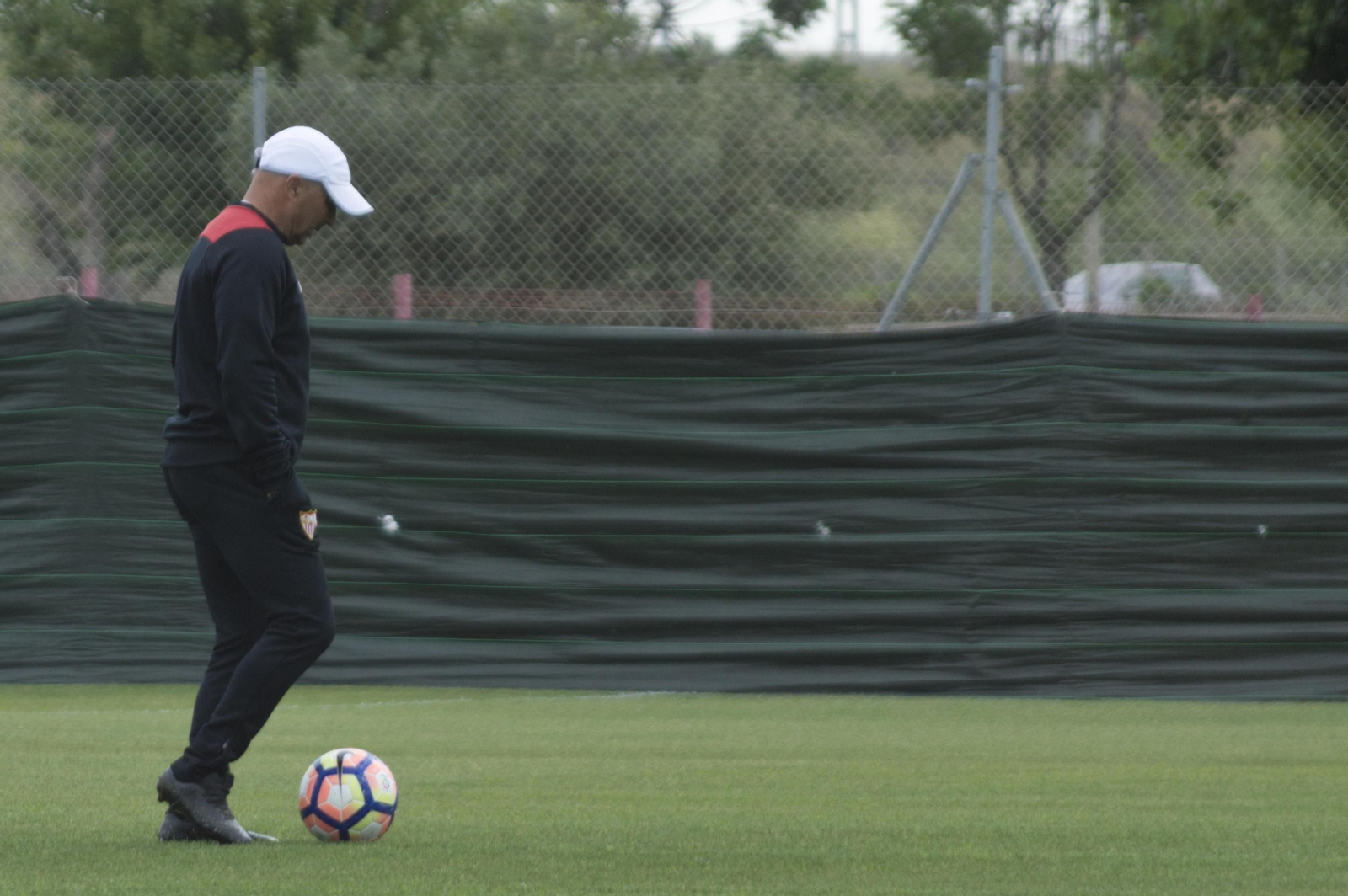 Sampaoli, pensativo en un entrenamiento.