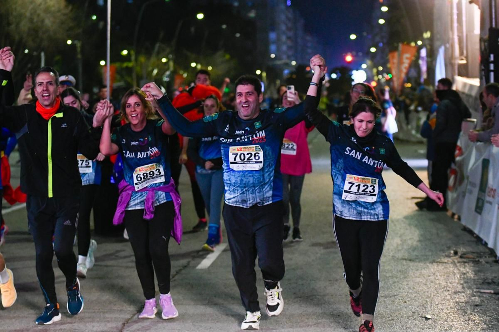 En imágenes: búscate en tu llegada a meta de la Carrera de San Antón 2025 (12)