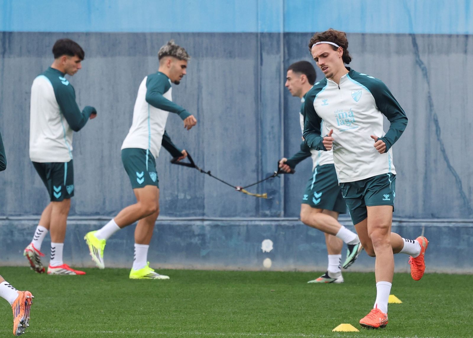 El Málaga CF vuelve al tajo sin Lobete en una semana eterna