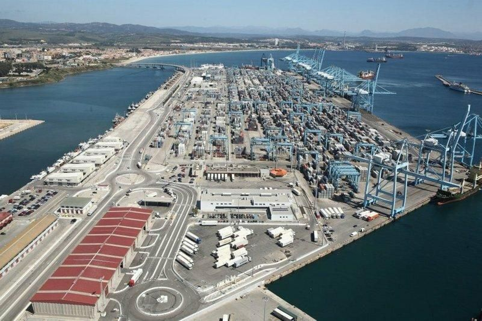 Vista aérea del Puerto de Algeciras. Vista aérea del Puerto de Algeciras.