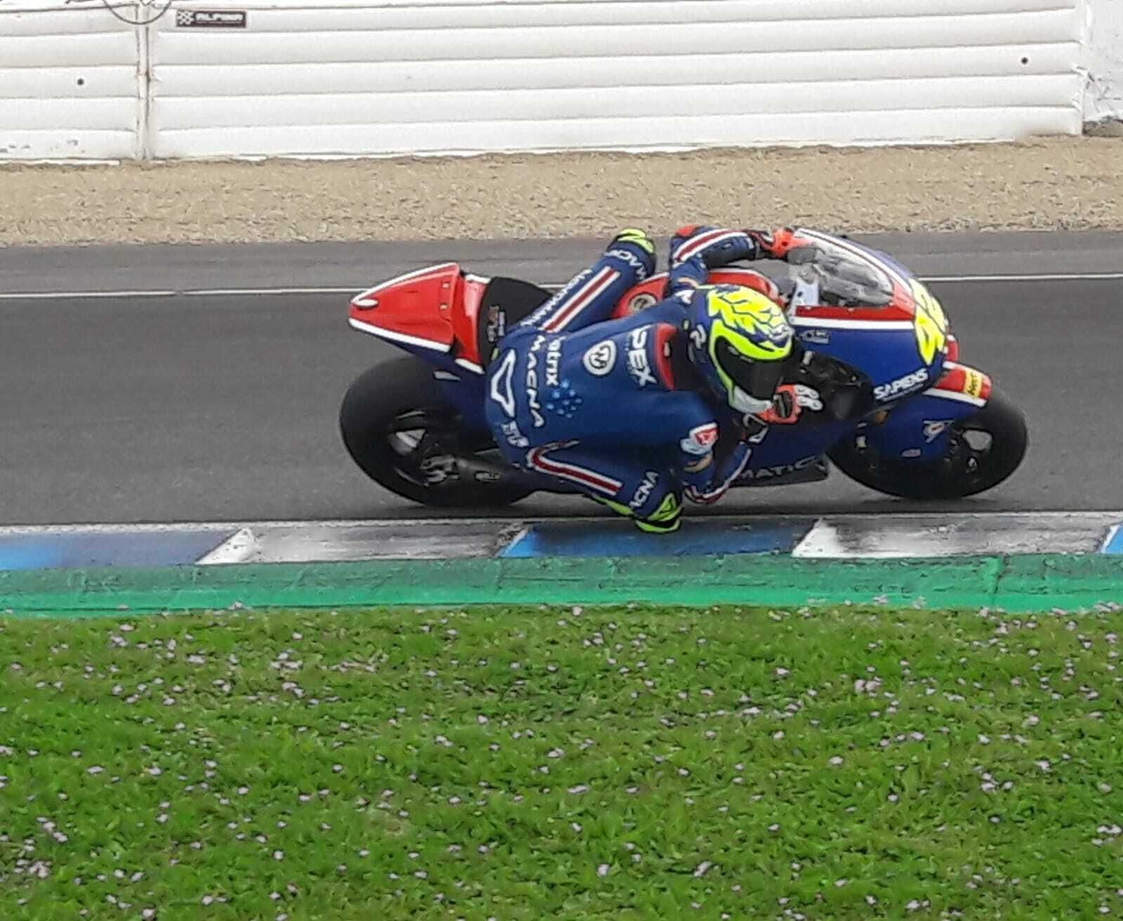 Marcos Ramírez, en sus primeras vueltas con una Moto2 al Circuito de Jerez.