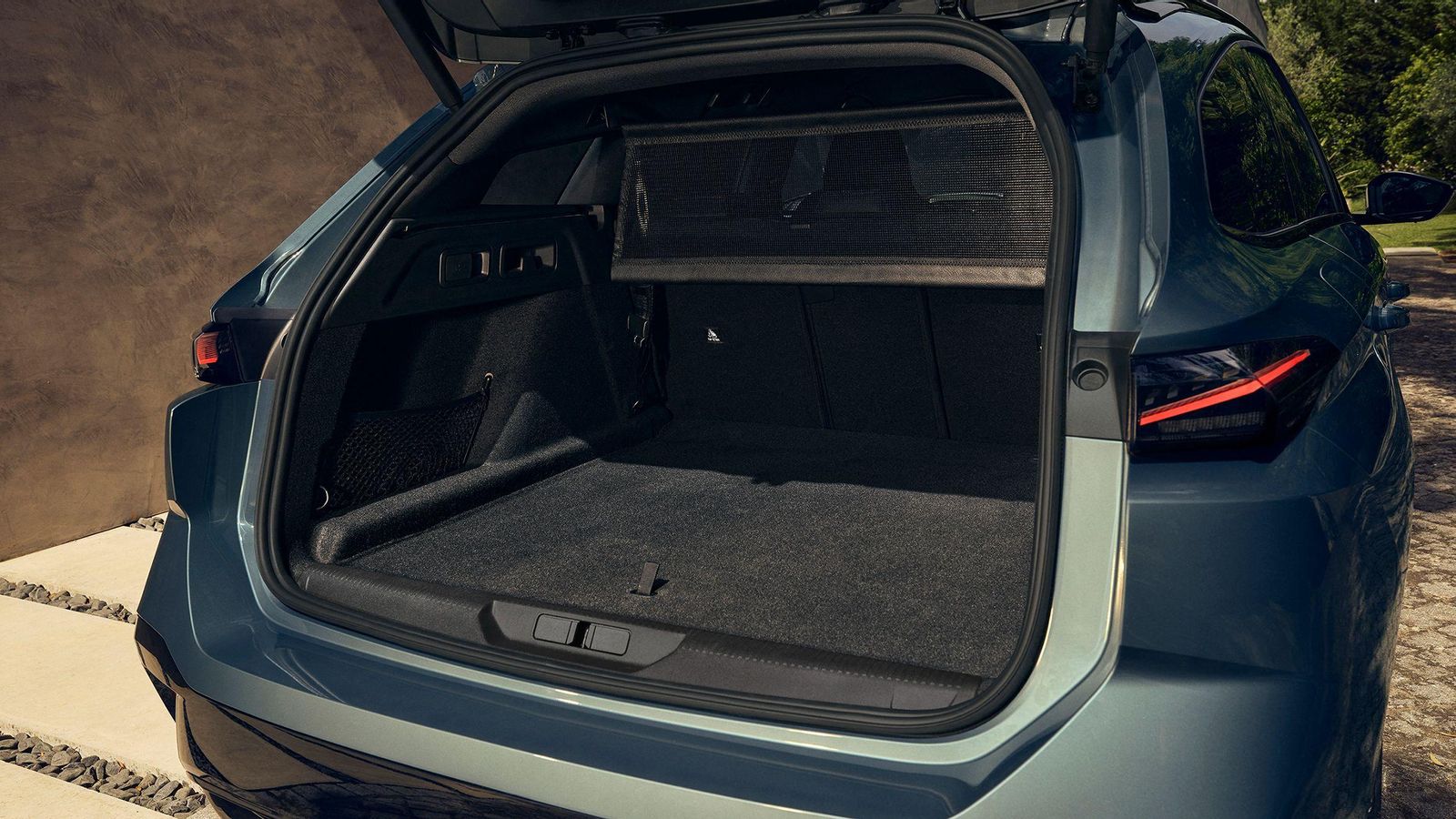 Entre lo que no cambia, el volumen de carga de sus maleteros y que oscila entre los 361 y 608 litros, según la carrocería y mecánica que se elija.