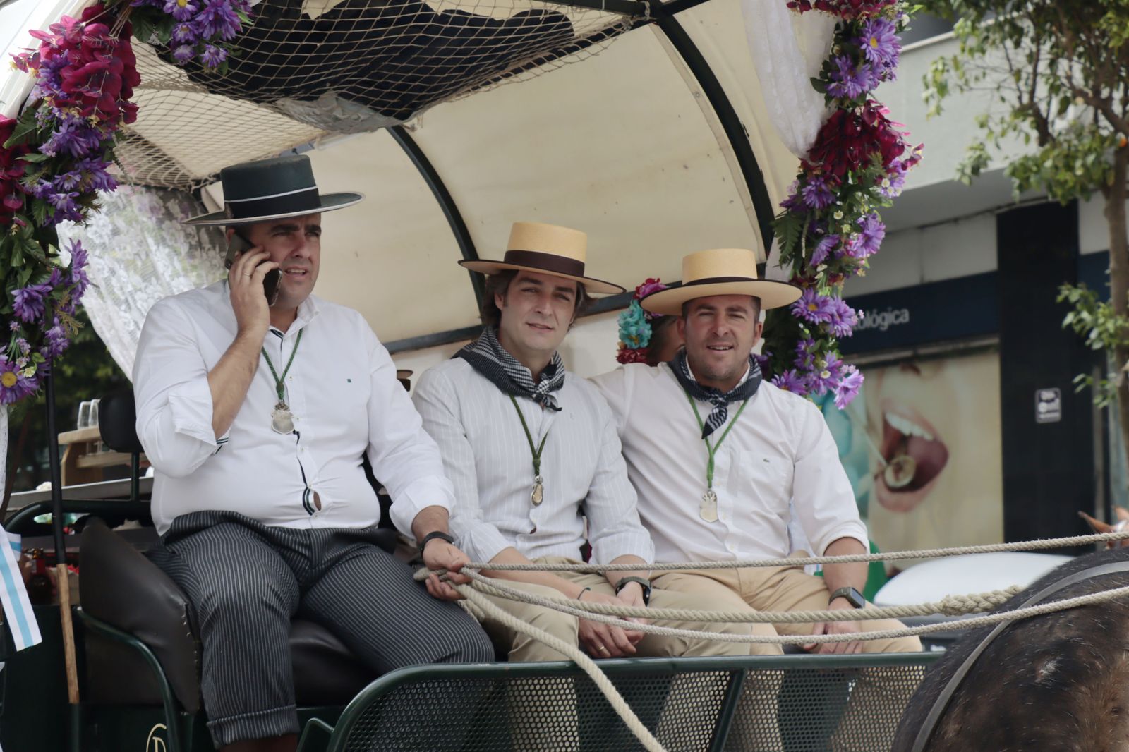 Imágenes de los carros de la Hermandad del Rocío de Huelva