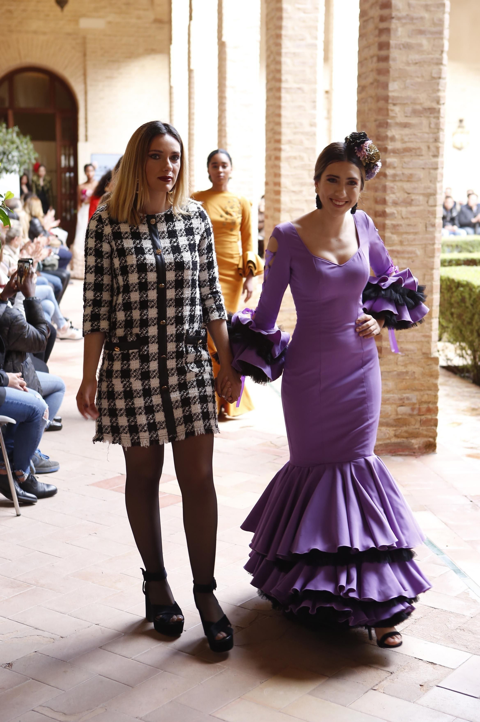 Pasarela Wappíssima 2019, fotos del sexto desfile colectivo de alumnos de ESSDM. María Núñez Castro junto a su diseño.