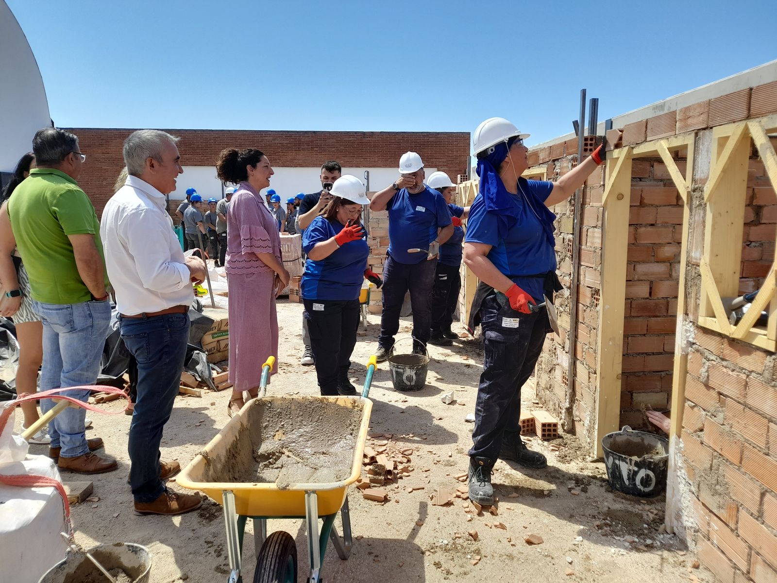 Visita de Ana Mata y el alcalde de Mengíbar, Juan Bravo.