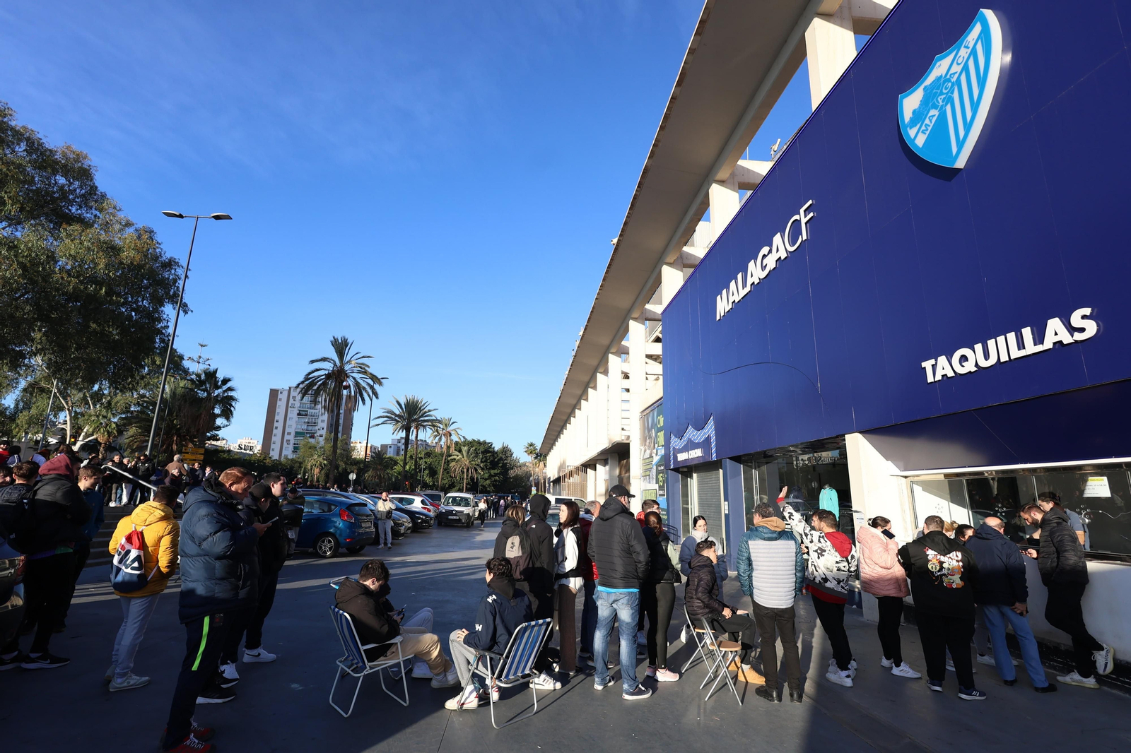 Las fotos de las colas para el Recreativo Granada-Málaga Las fotos de las colas para el Recreativo Granada-Málaga