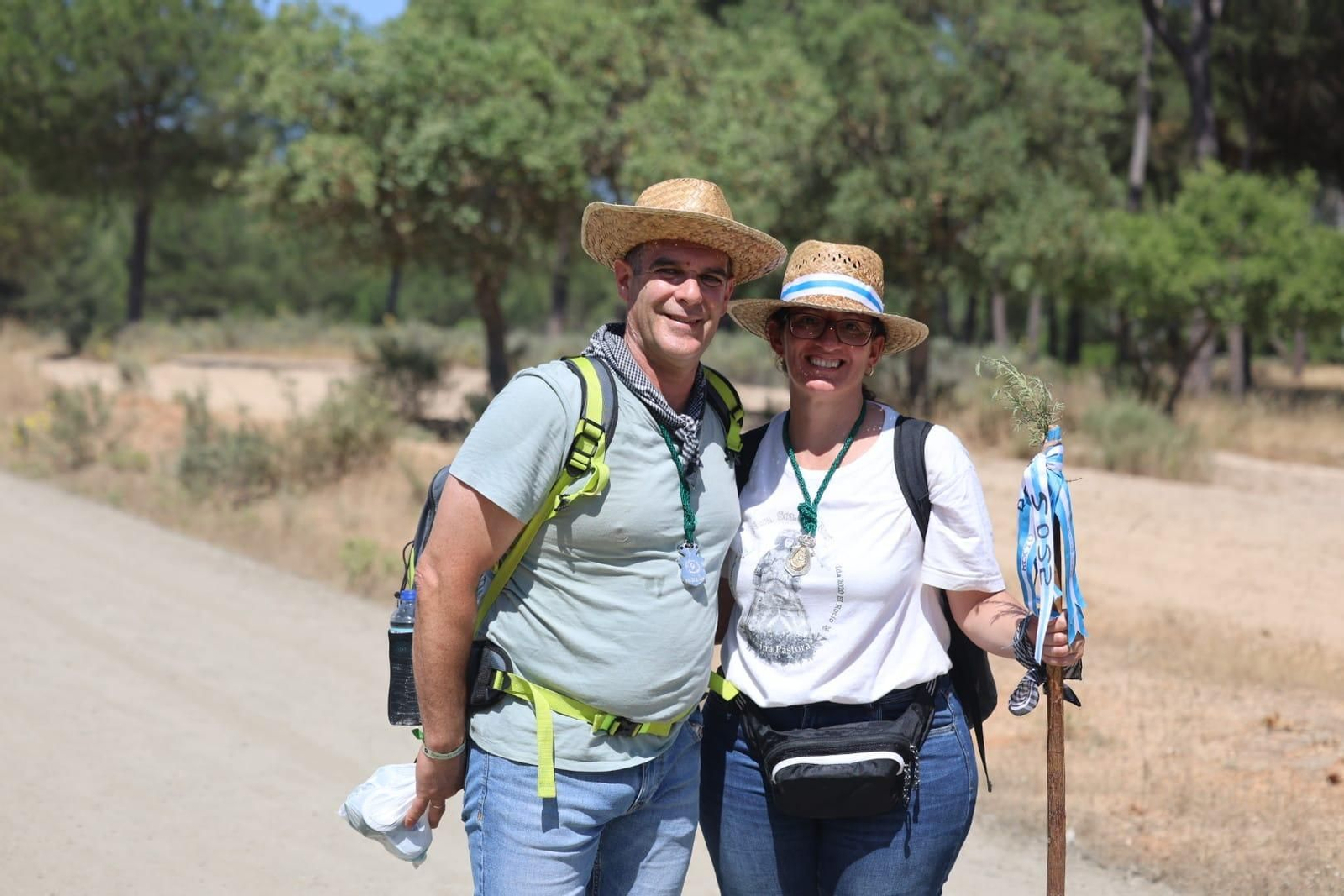 Ambientazo en el camino de Huelva al Rocío este viernes: imágenes de los peregrinos en La Matilla