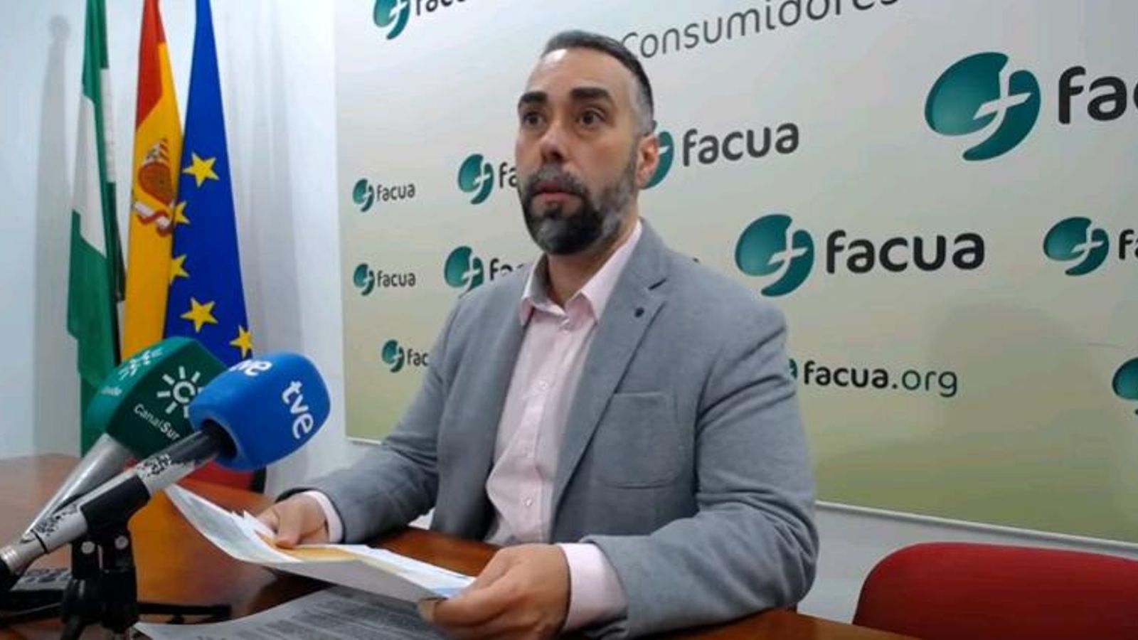 El portavoz de Facua, Rubén Sánchez, en rueda de prensa.