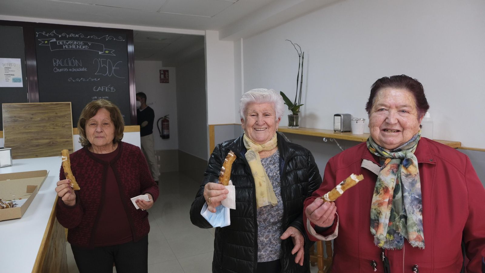 Clientes fieles a unos churros cuya calidad y sabor son únicos en la provincia